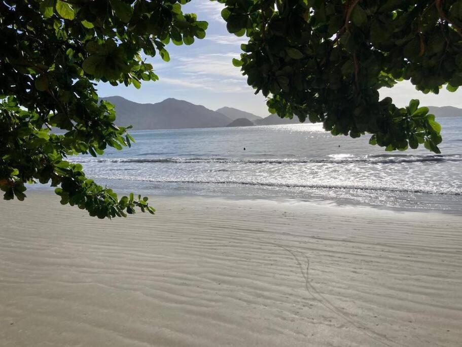Linda Casa, pé na areia na praia da Fortaleza Ubatuba