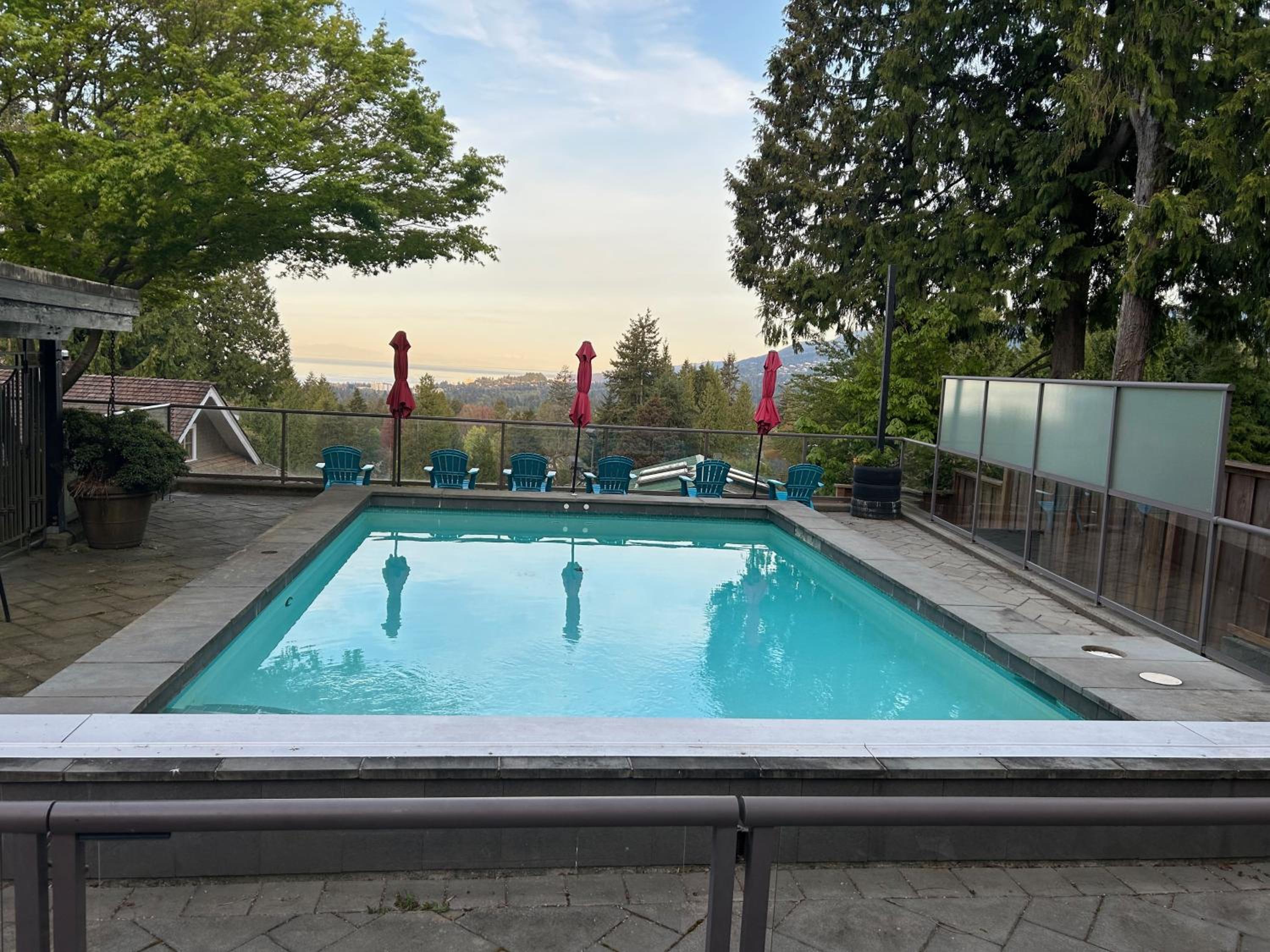 The Lions Self Contained Suite, Shared Pool, Hot Tub, Views