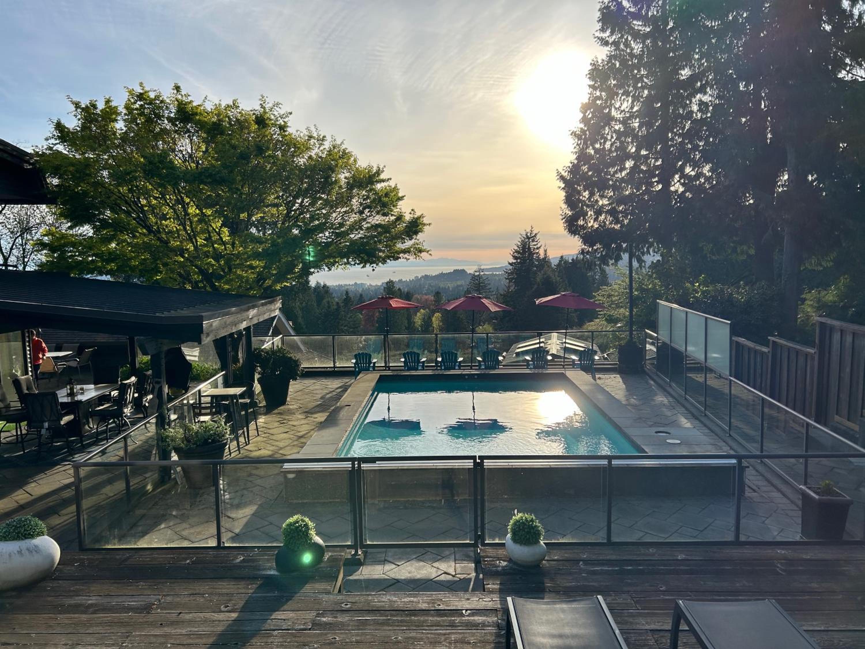 The Lions Self Contained Suite, Shared Pool, Hot Tub, Views