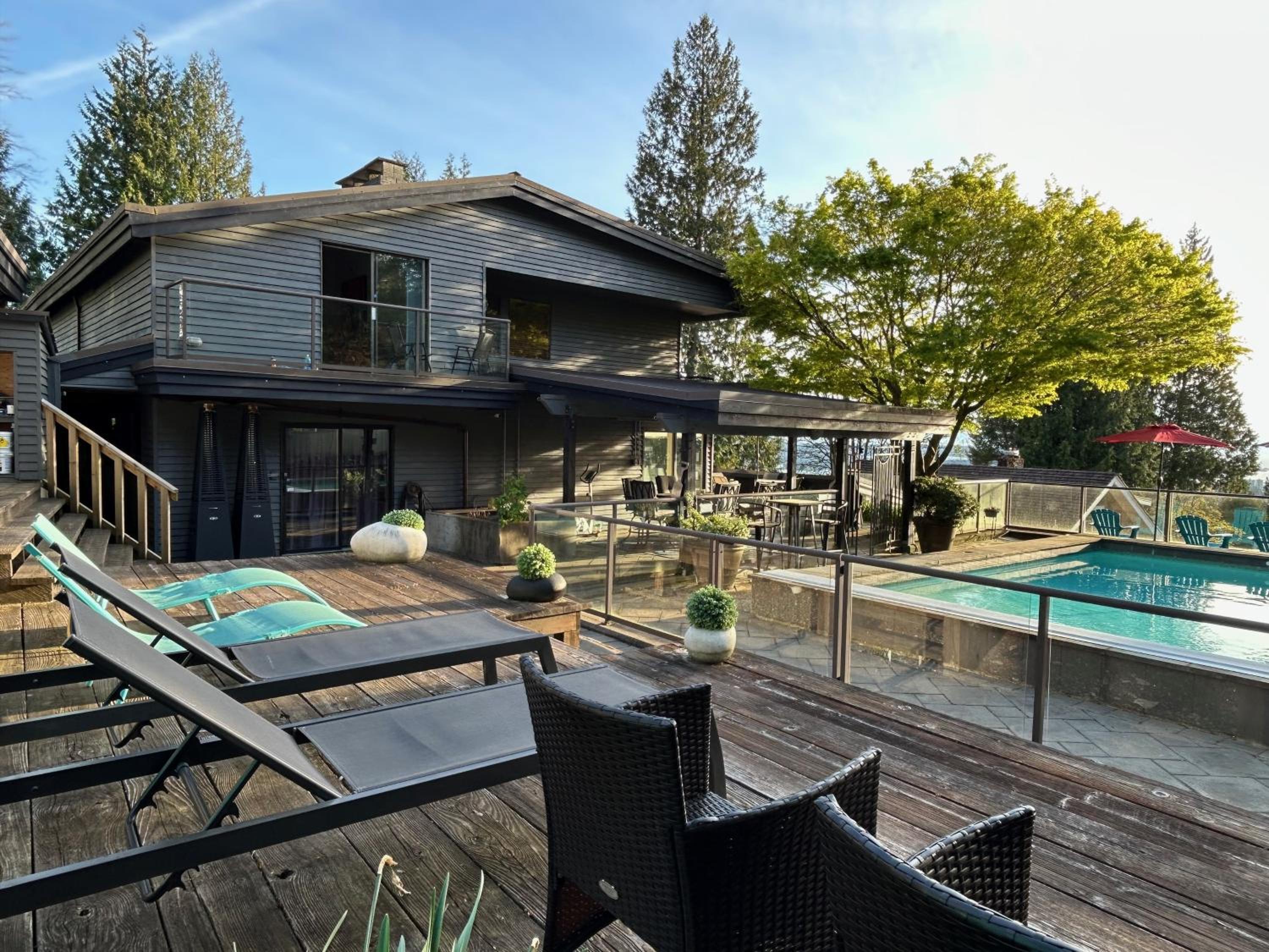 The Lions Self Contained Suite, Shared Pool, Hot Tub, Views