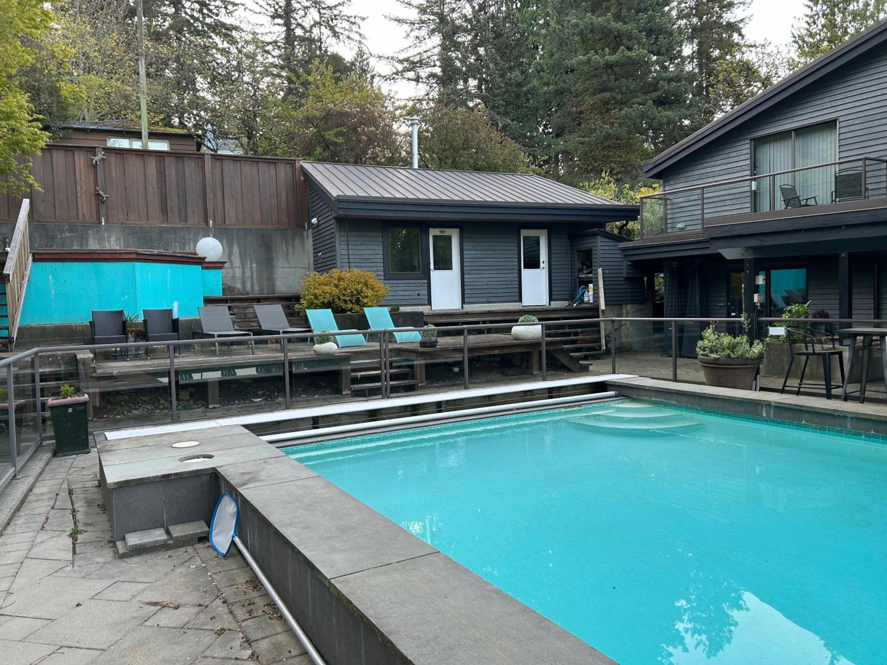 The Lions Self Contained Suite, Shared Pool, Hot Tub, Views