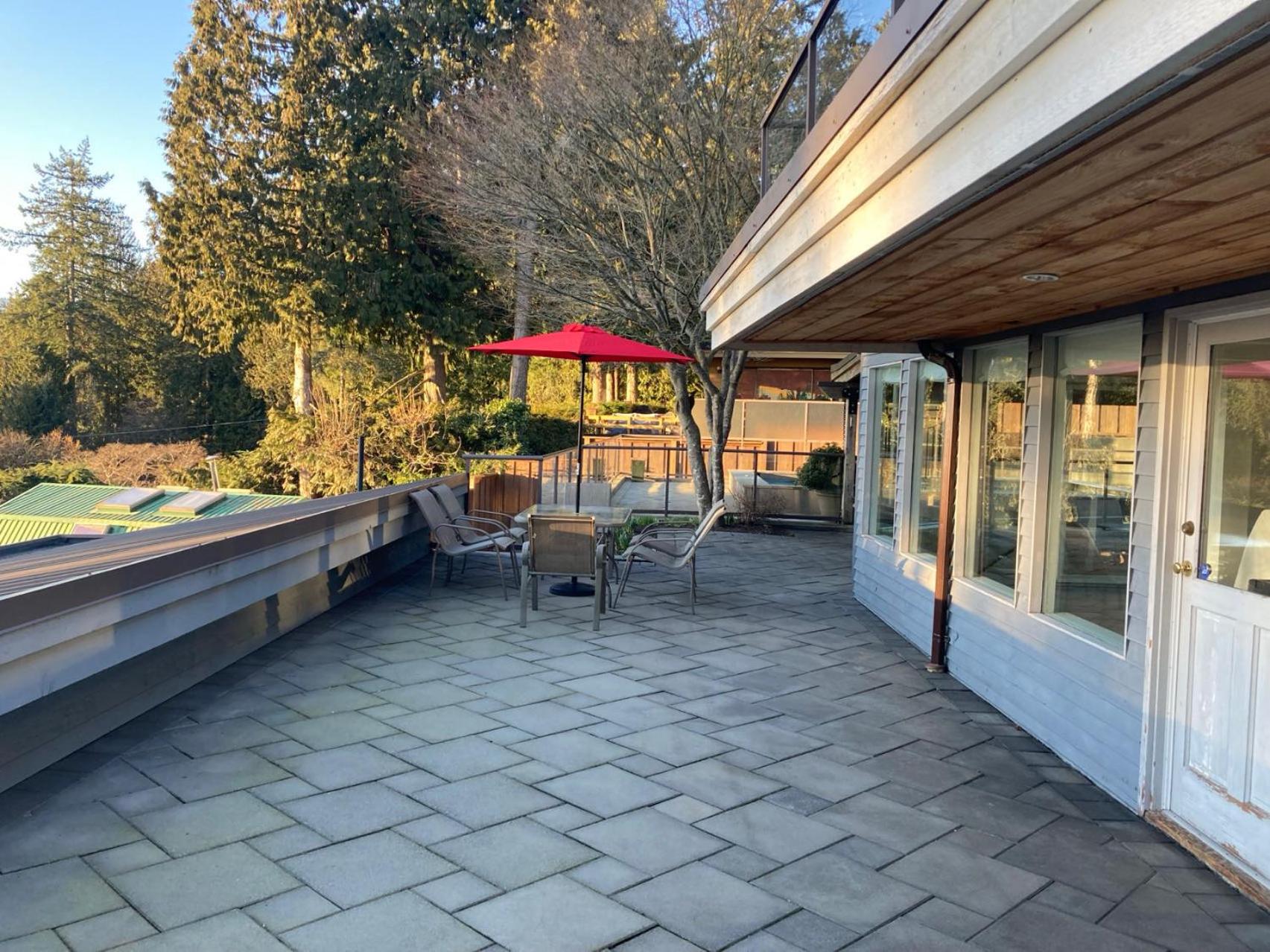 Grouse Cheerful large private bedroom, bath, shared deck, pool, hot tub