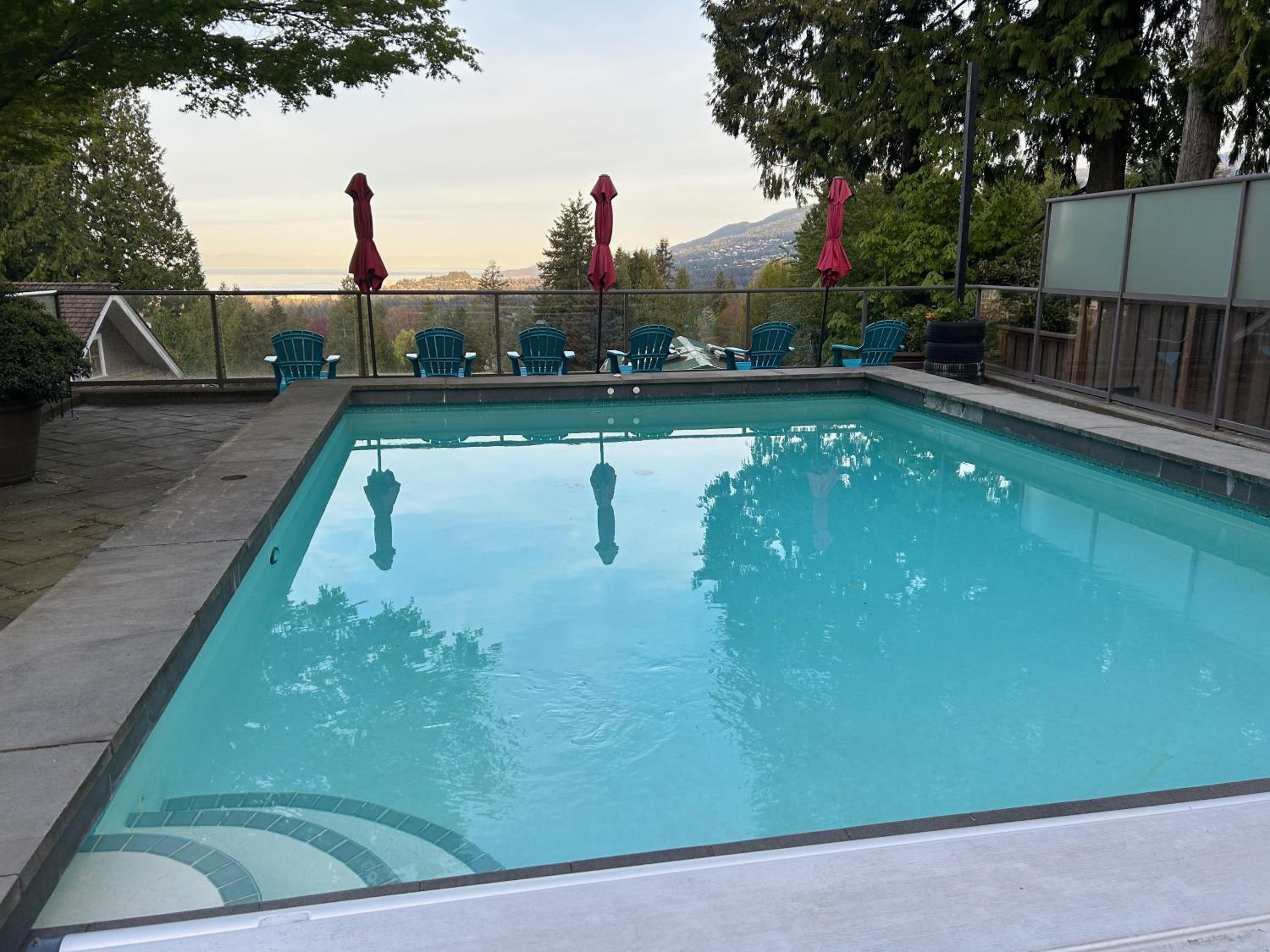 Grouse Cheerful large private bedroom, bath, shared deck, pool, hot tub