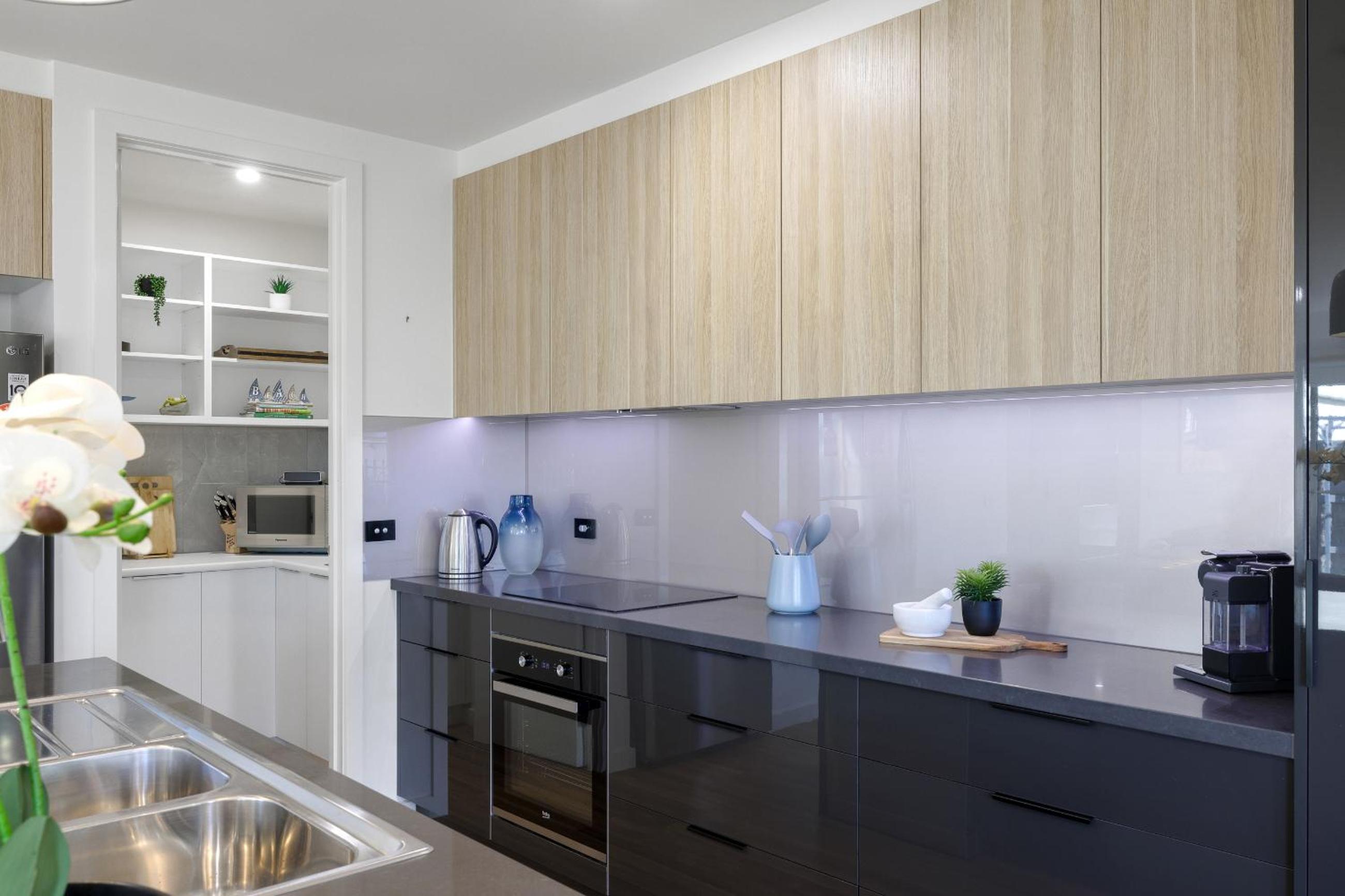 Birchwood Villa Cowes, Pool & Tennis in complex