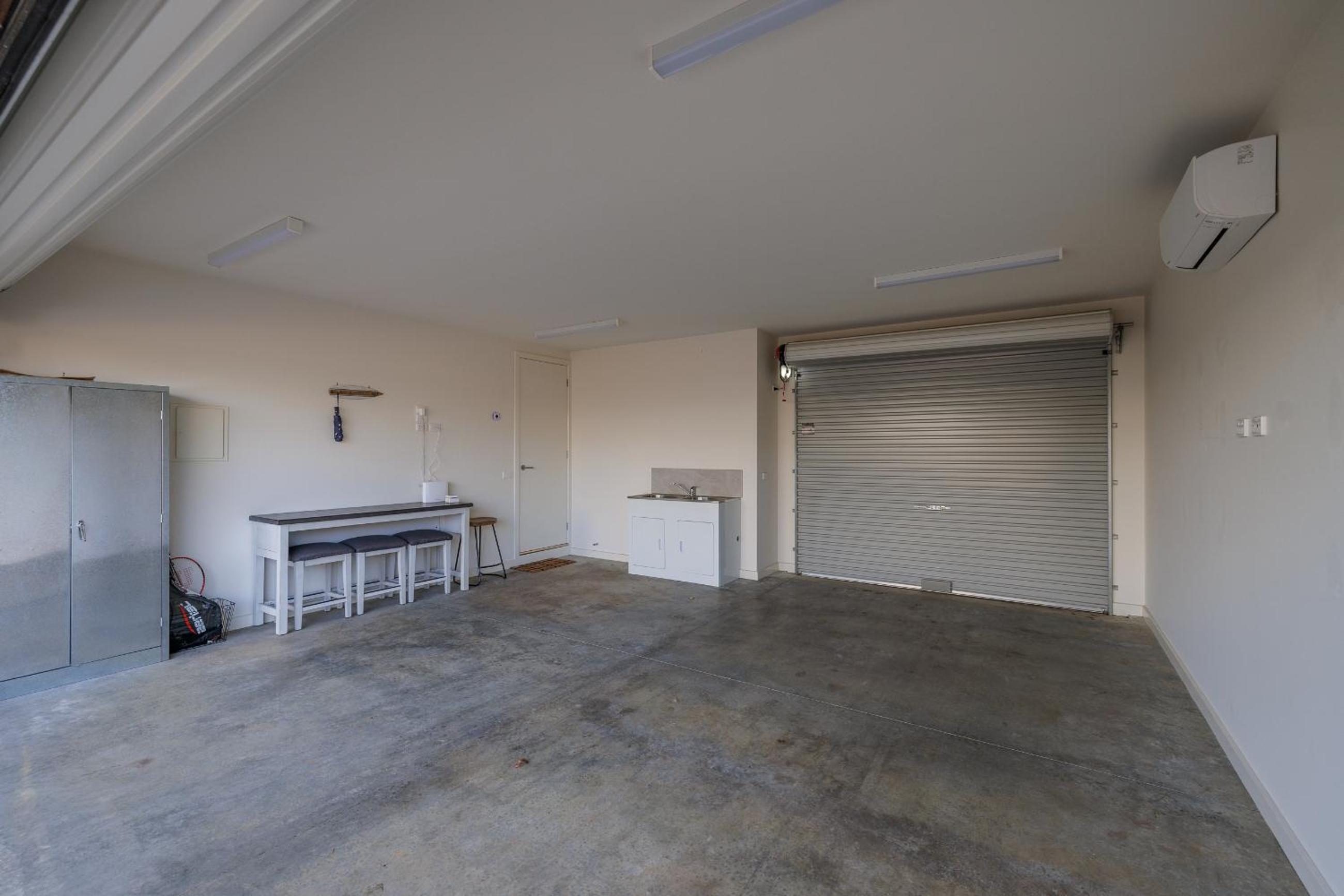 Birchwood Villa Cowes, Pool & Tennis in complex