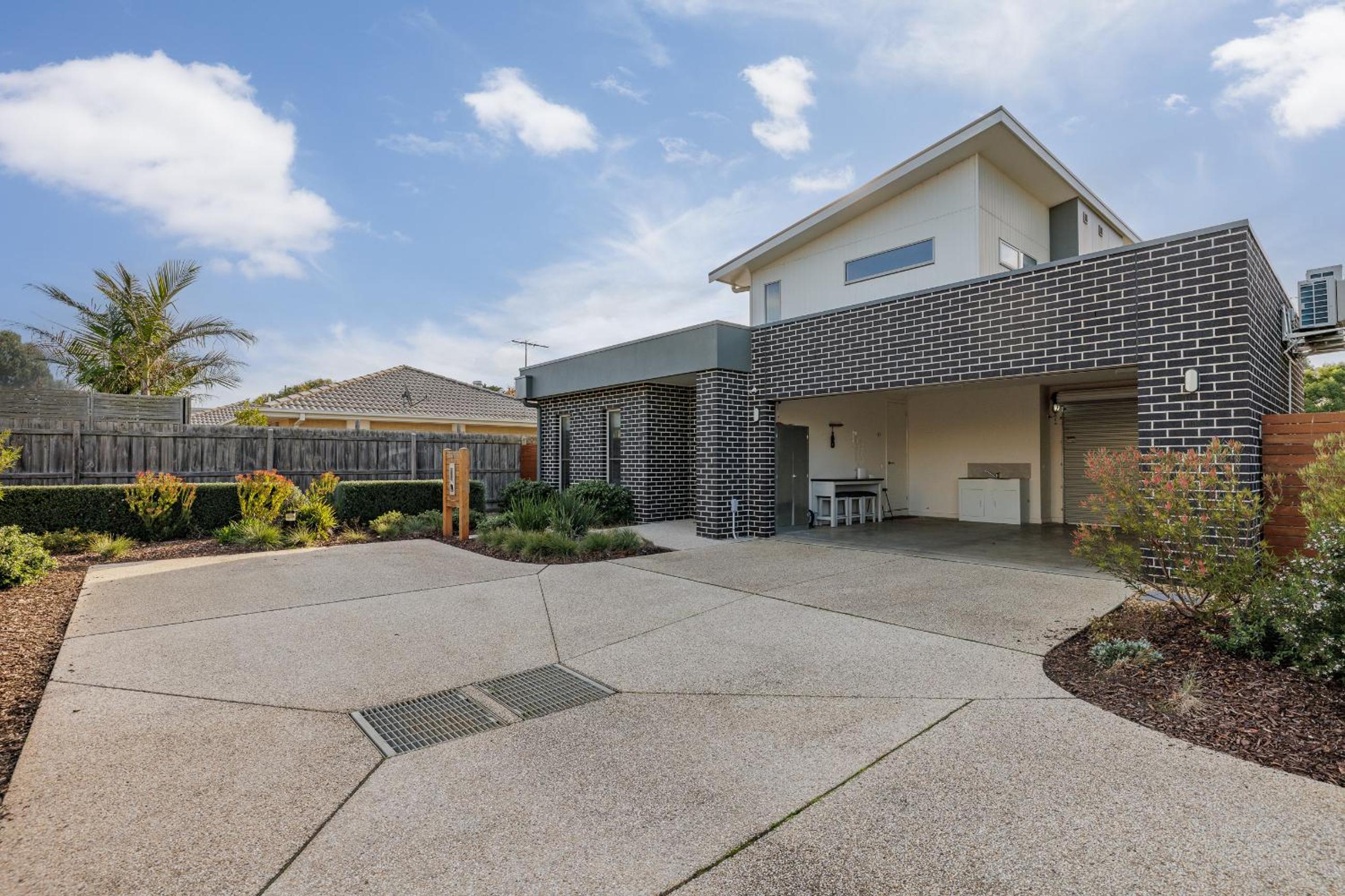 Birchwood Villa Cowes, Pool & Tennis in complex