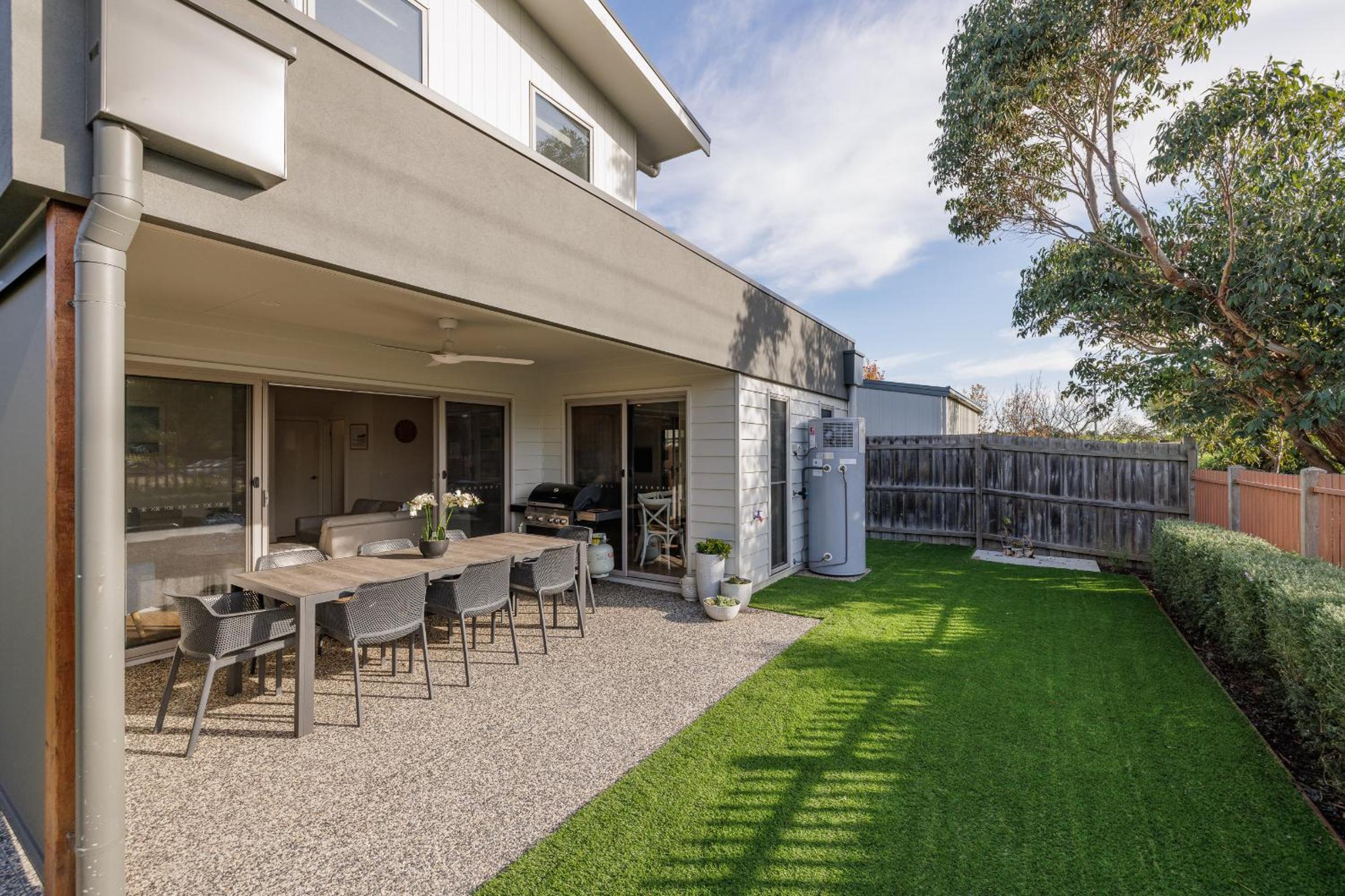 Birchwood Villa Cowes, Pool & Tennis in complex
