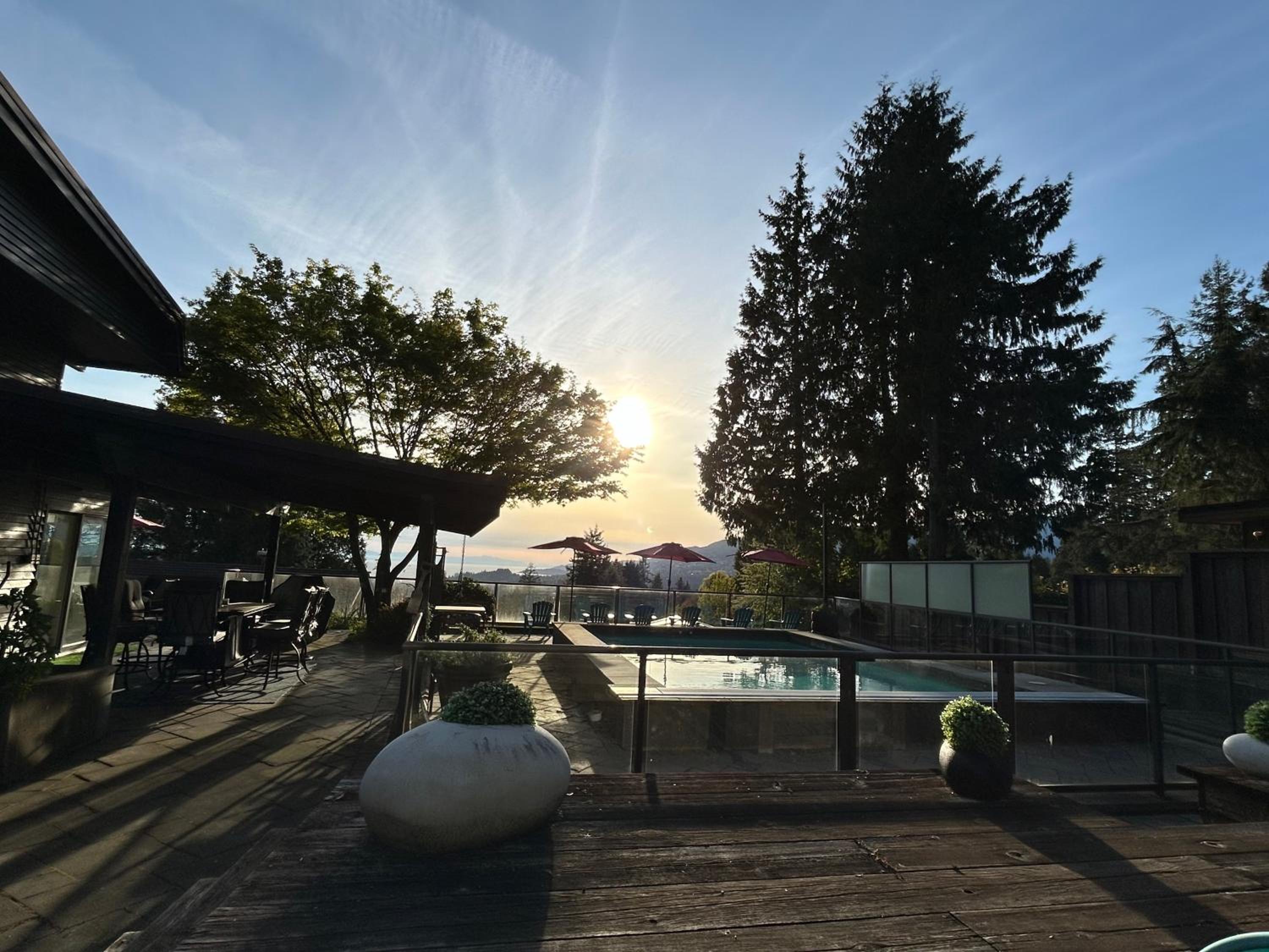 Private Bedroom, Bathroom, Shared Outdoor Pool, Hot Tub