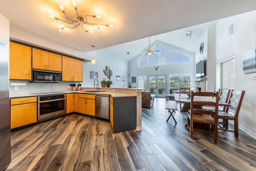 A Rare Find! - Bright & Gorgeous Lake Home in Marble Falls view 4