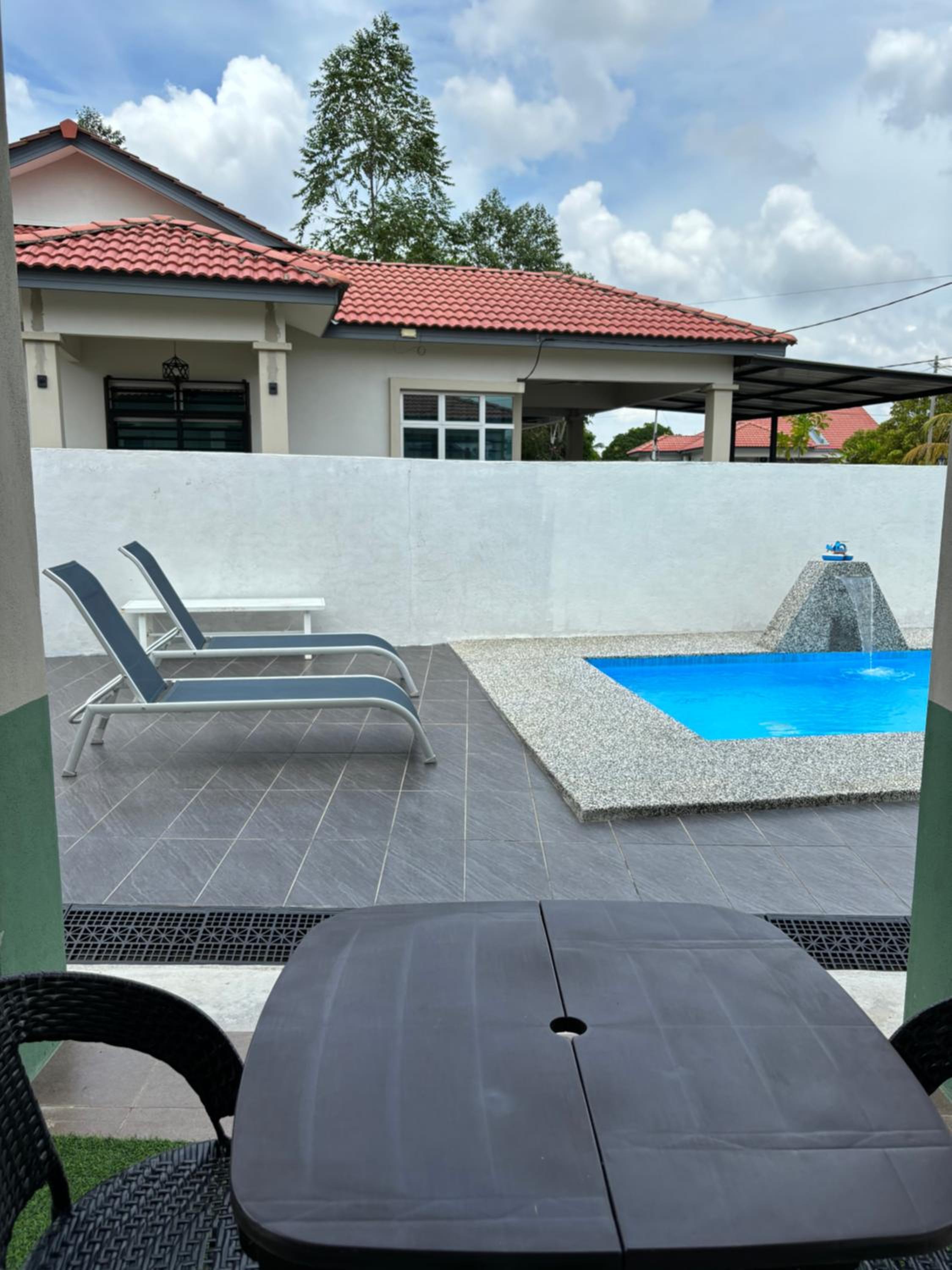 EnaBella Homestay Pool Melaka