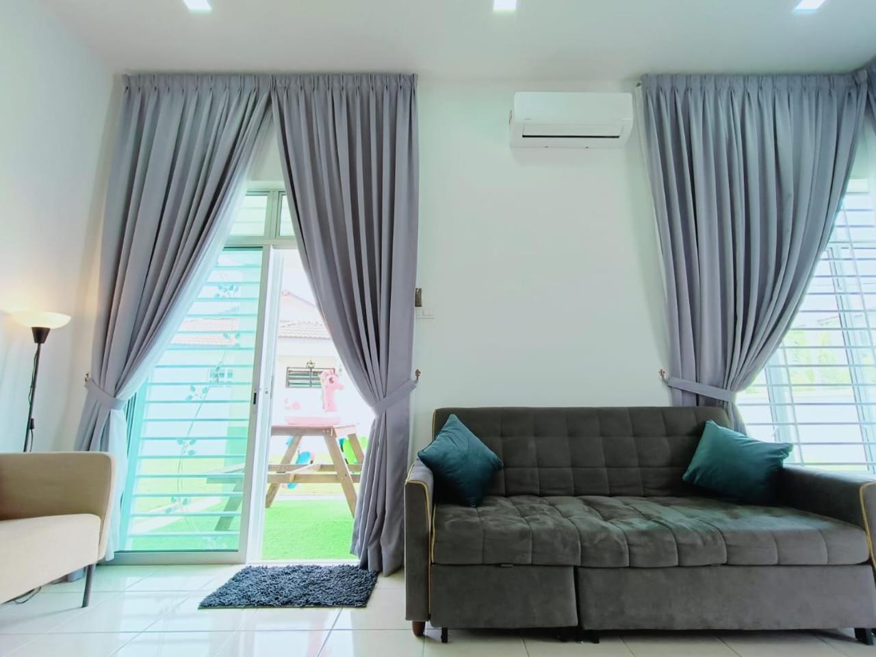 EnaBella Homestay Pool Melaka