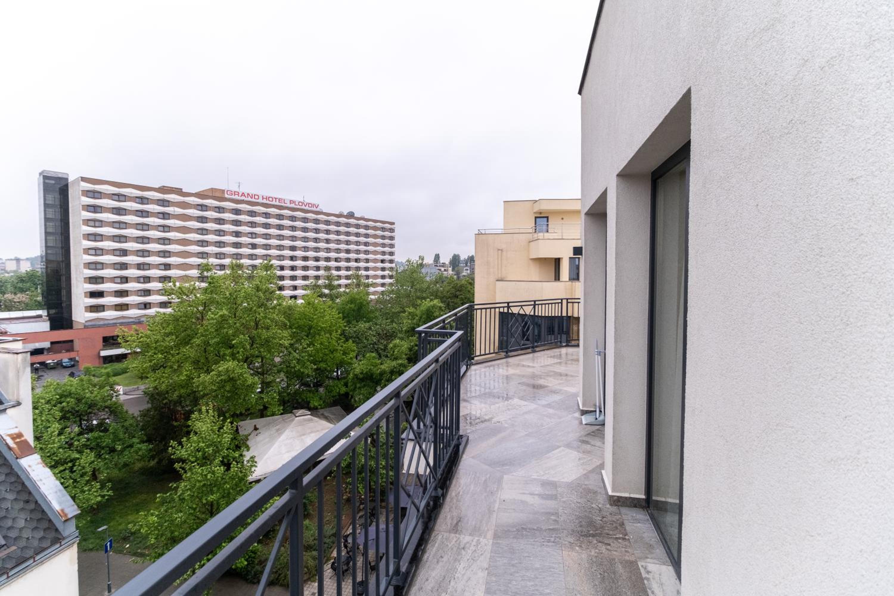 Modern 1-Bedroom Apartments
