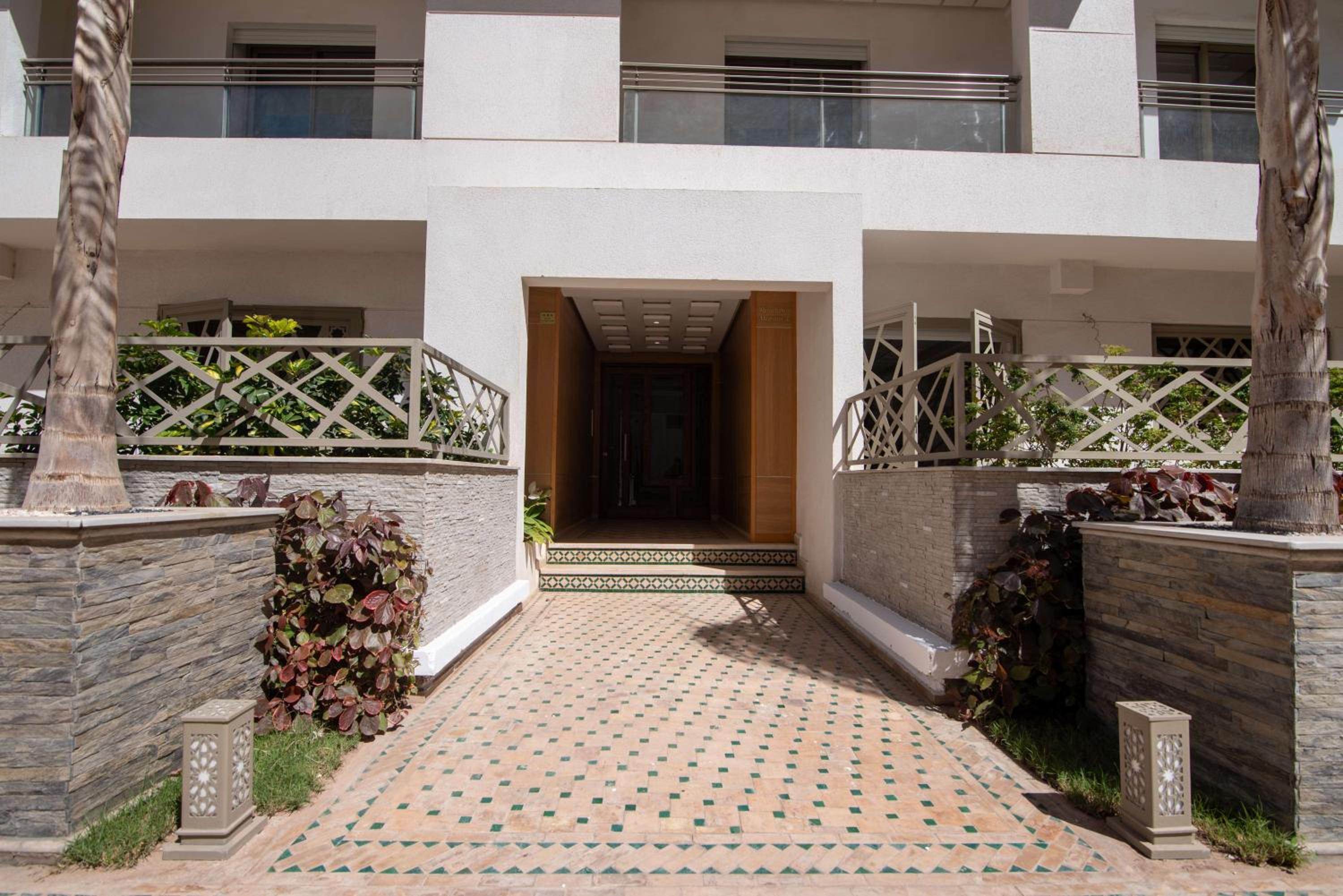Luxury Apartment 99sqm with Beach front, AC and Unlimited Wi-Fi