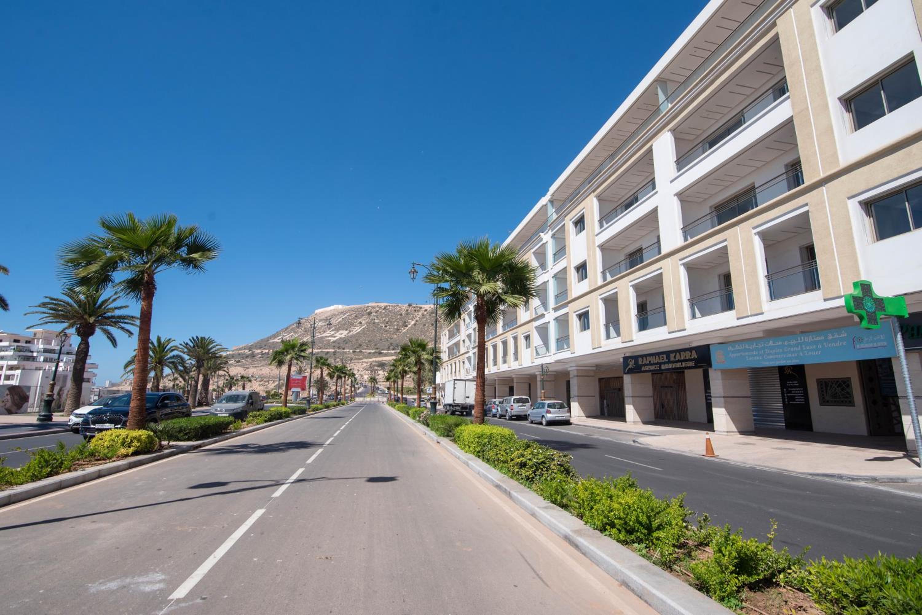 Luxury Apartment 99sqm with Beach front, AC and Unlimited Wi-Fi