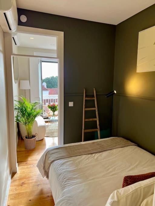 Stylish City Apartment & sunrise from your sofa - Top Stay! view 2