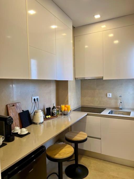 Stylish City Apartment & sunrise from your sofa - Top Stay! view 5