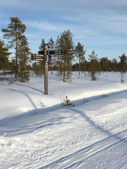 Keloparitalon loma-asunto Ylläs-näkymällä ja paljulla