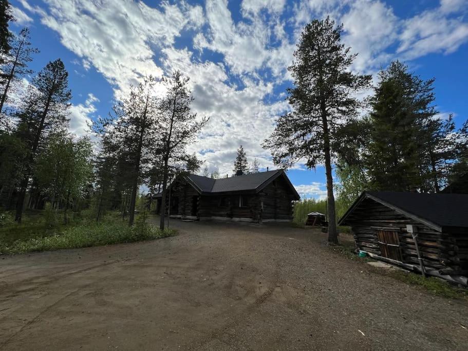 Keloparitalon loma-asunto Ylläs-näkymällä ja paljulla
