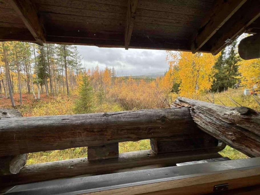 Keloparitalon loma-asunto Ylläs-näkymällä ja paljulla