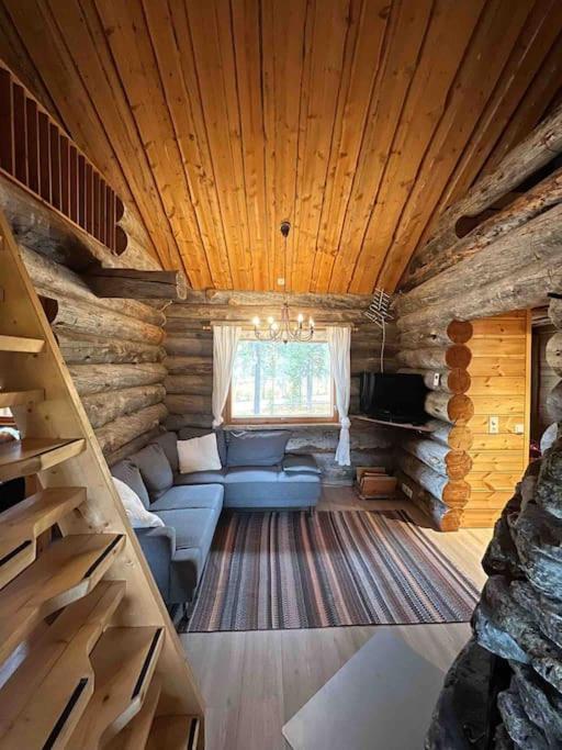 Keloparitalon loma-asunto Ylläs-näkymällä ja paljulla