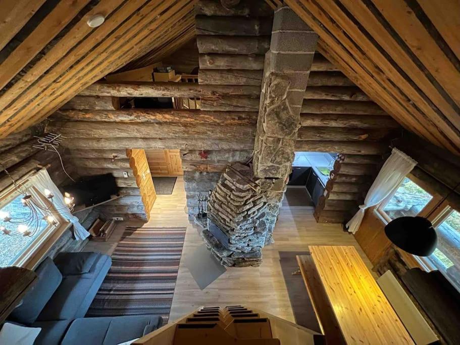 Keloparitalon loma-asunto Ylläs-näkymällä ja paljulla