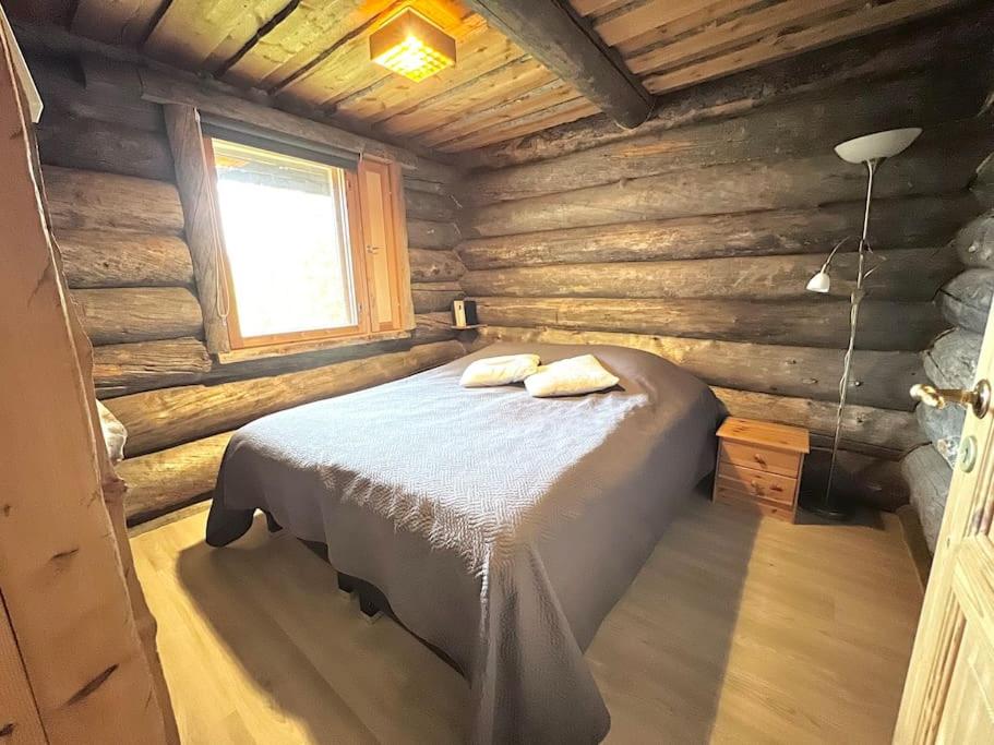 Keloparitalon loma-asunto Ylläs-näkymällä ja paljulla