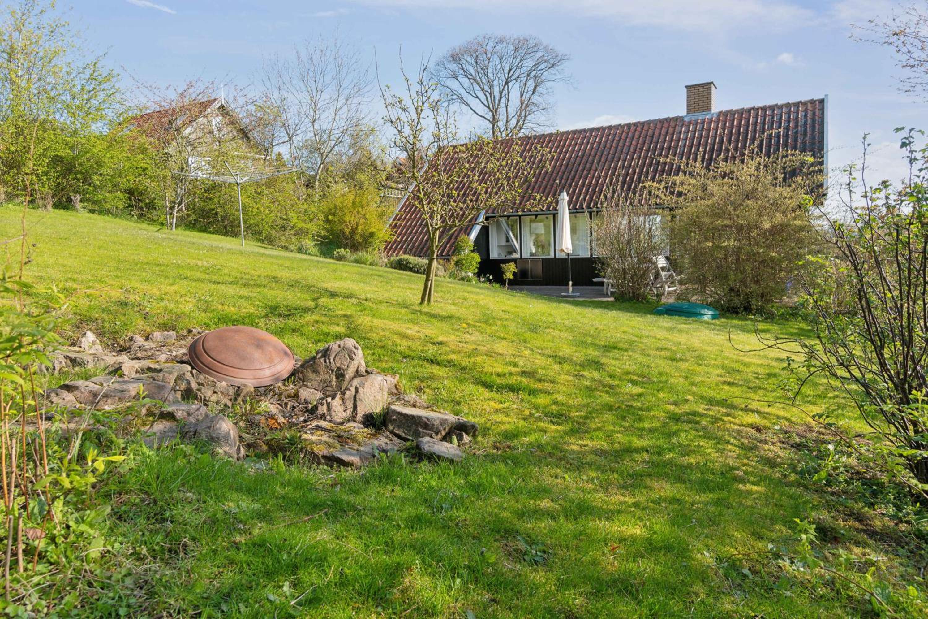 Idyllic Holiday Home Near Cliffs And Beach