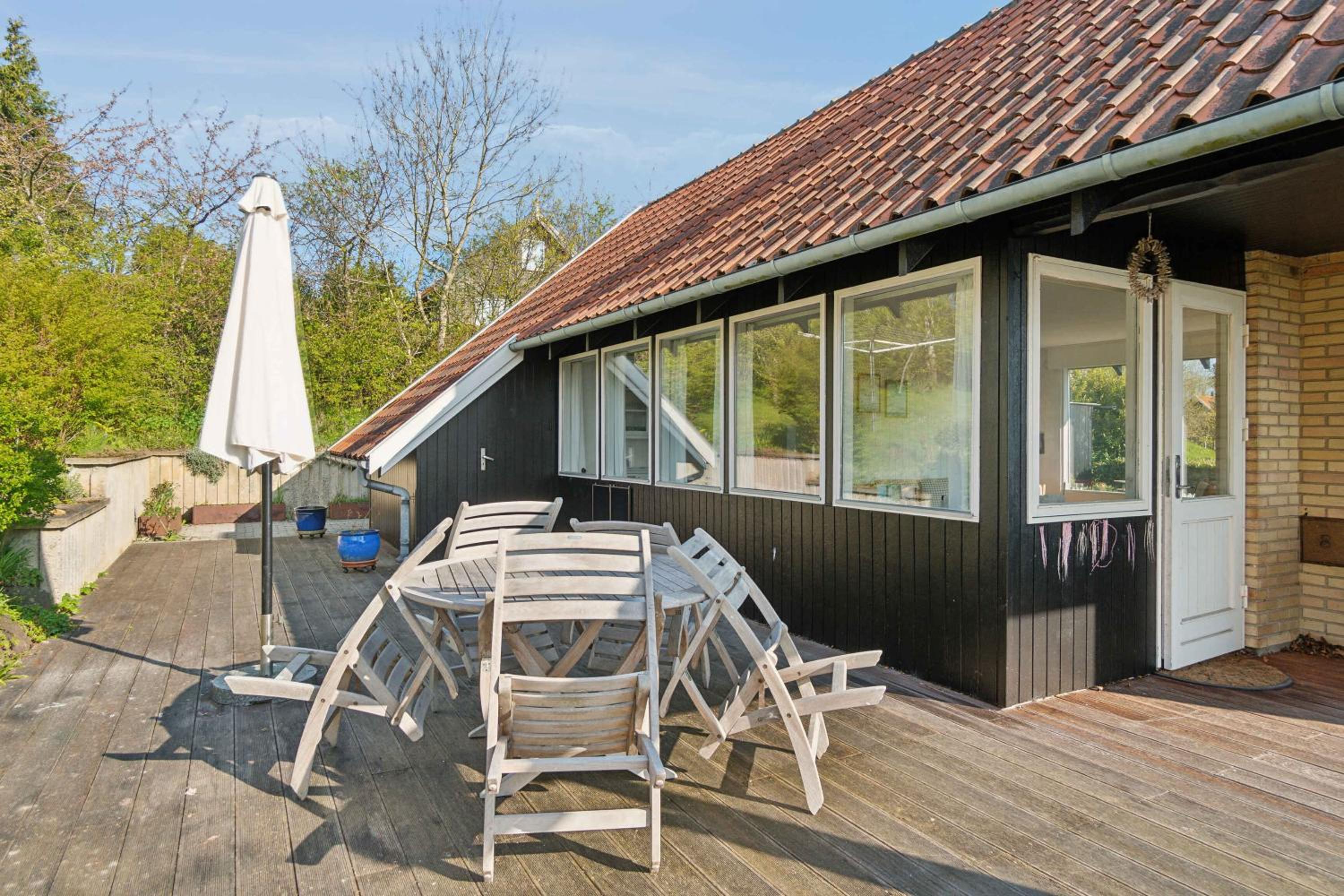 Idyllic Holiday Home Near Cliffs And Beach