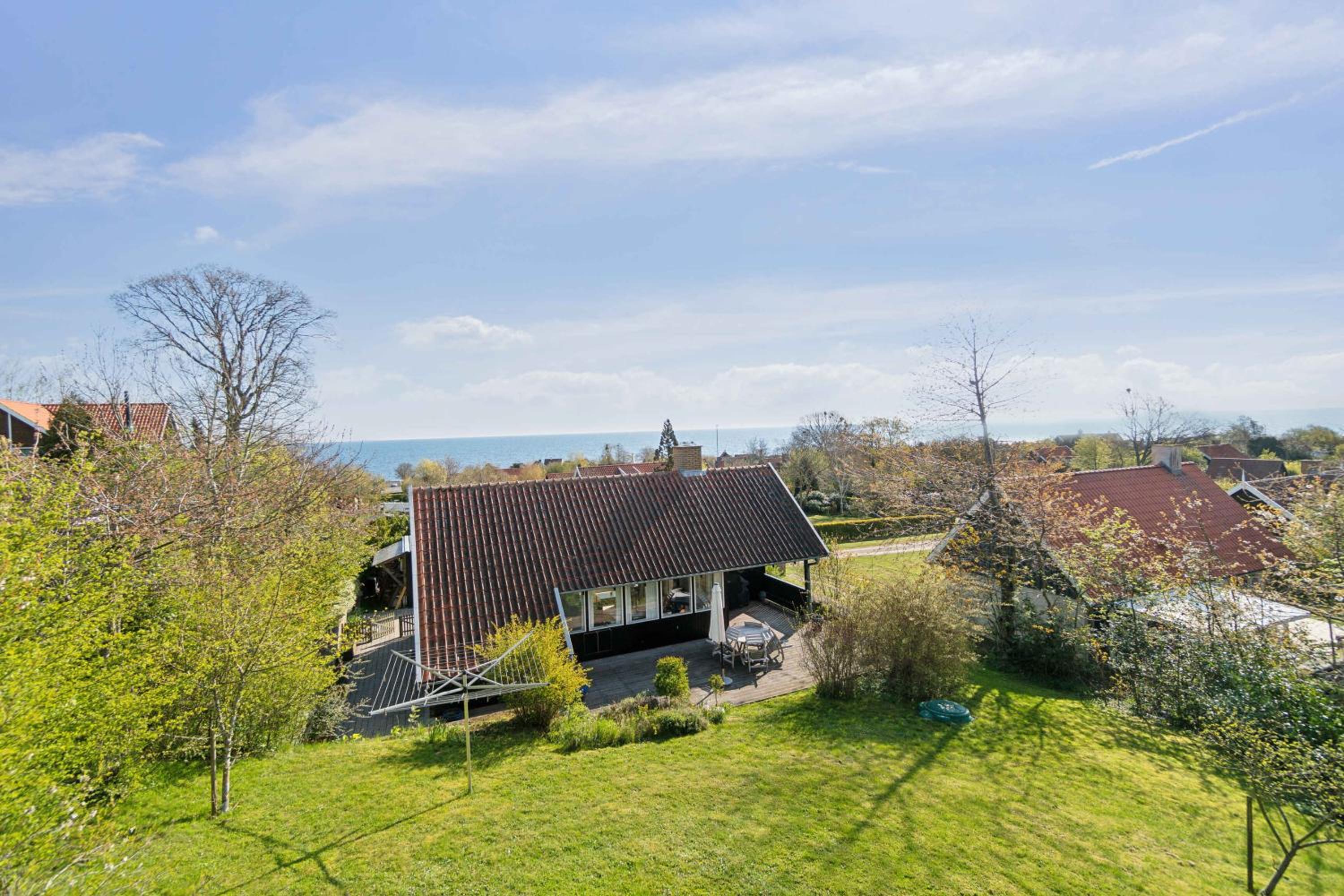 Idyllic Holiday Home Near Cliffs And Beach