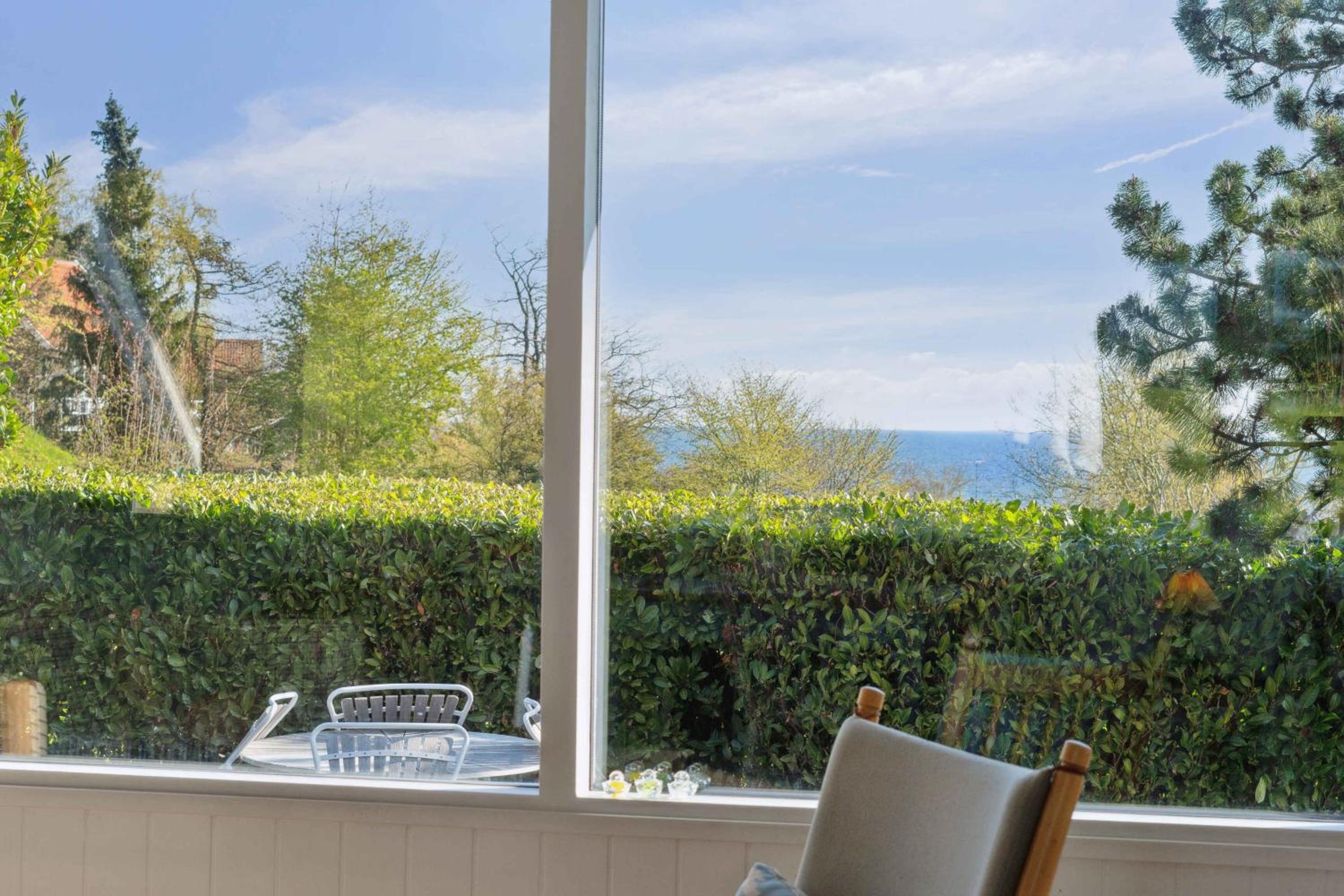 Idyllic Holiday Home Near Cliffs And Beach