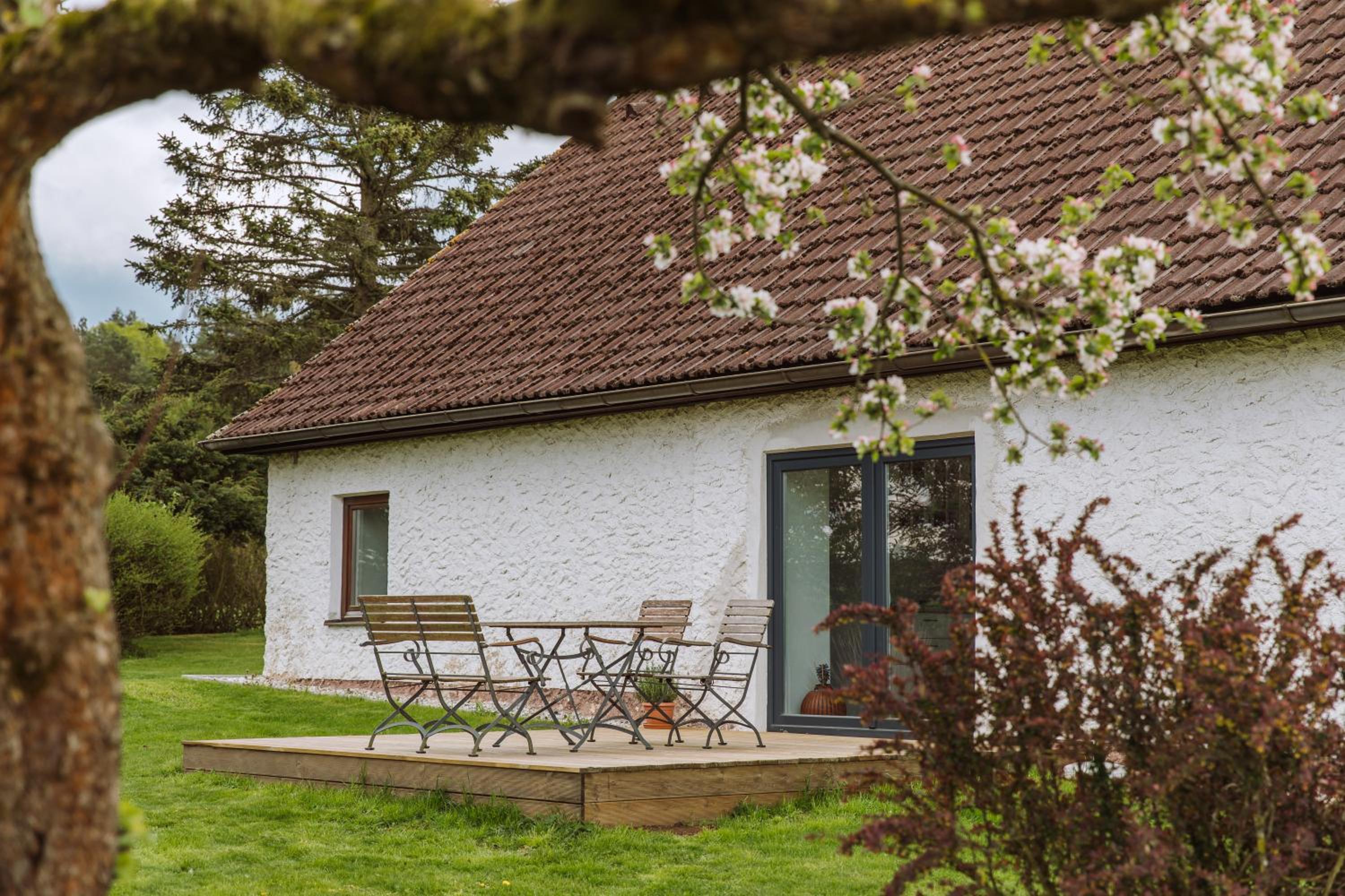 Idyllisches Landhaus mit Teich