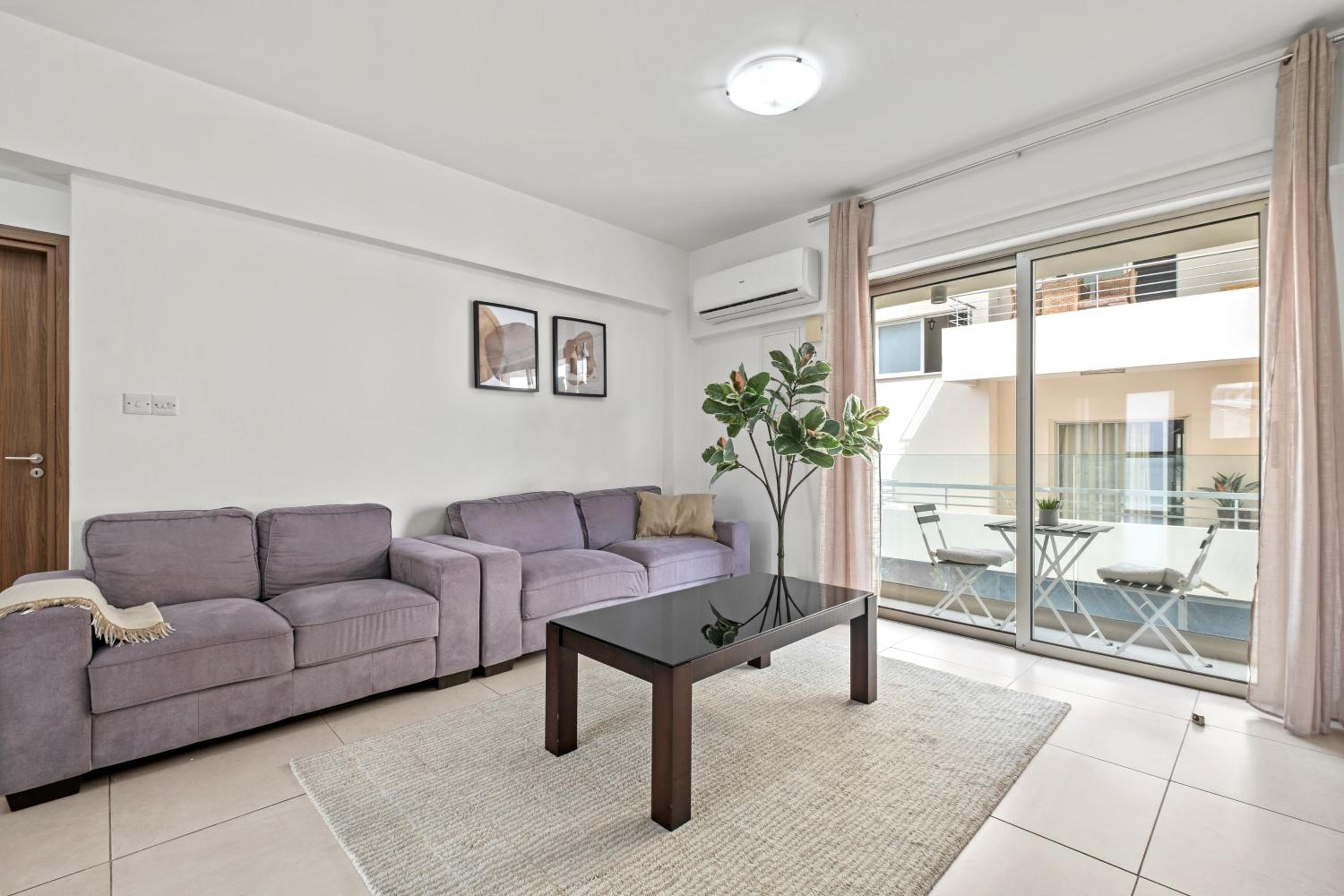 Downtown 2 Bedroom Apartment