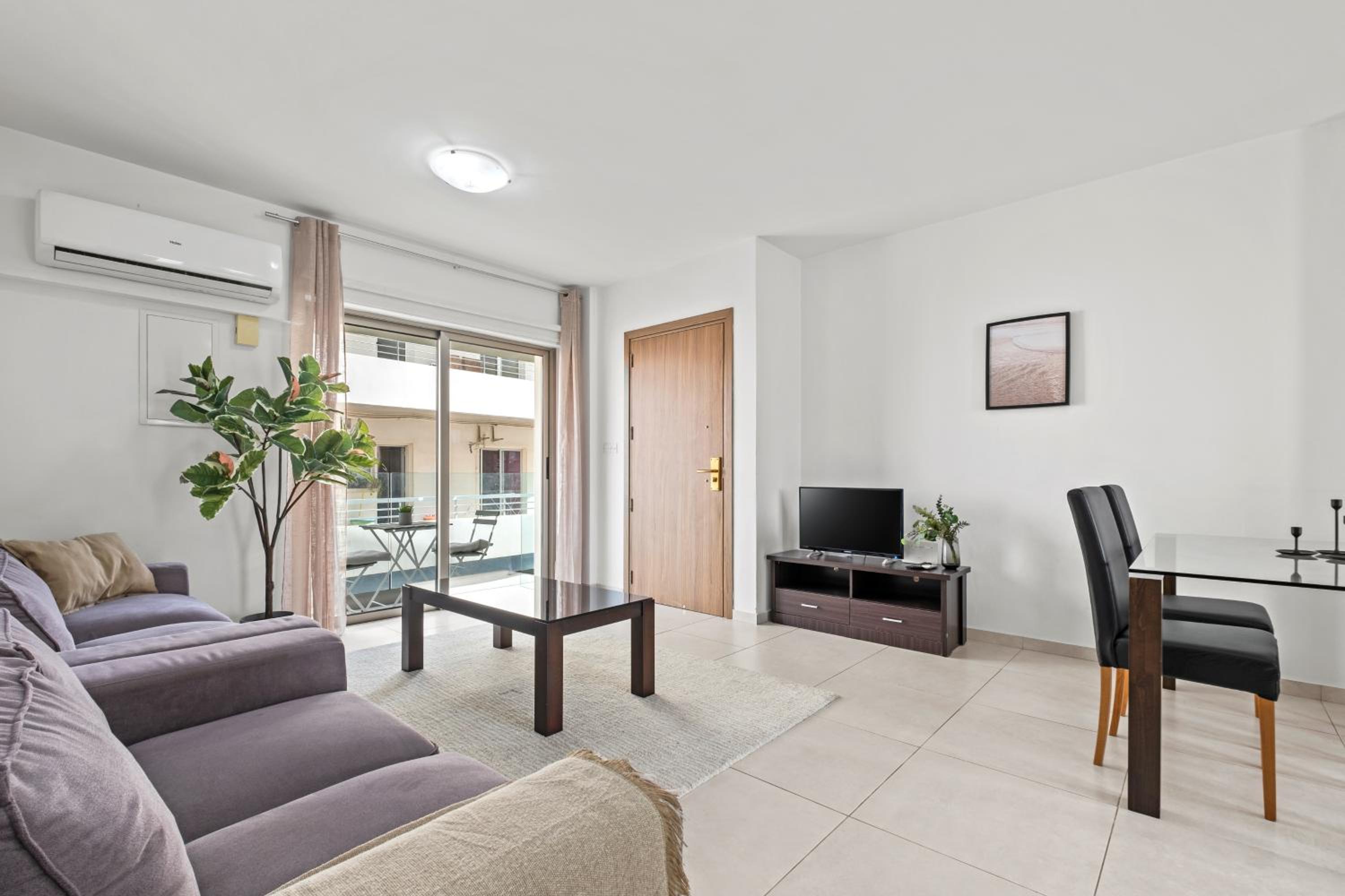 Downtown 2 Bedroom Apartment