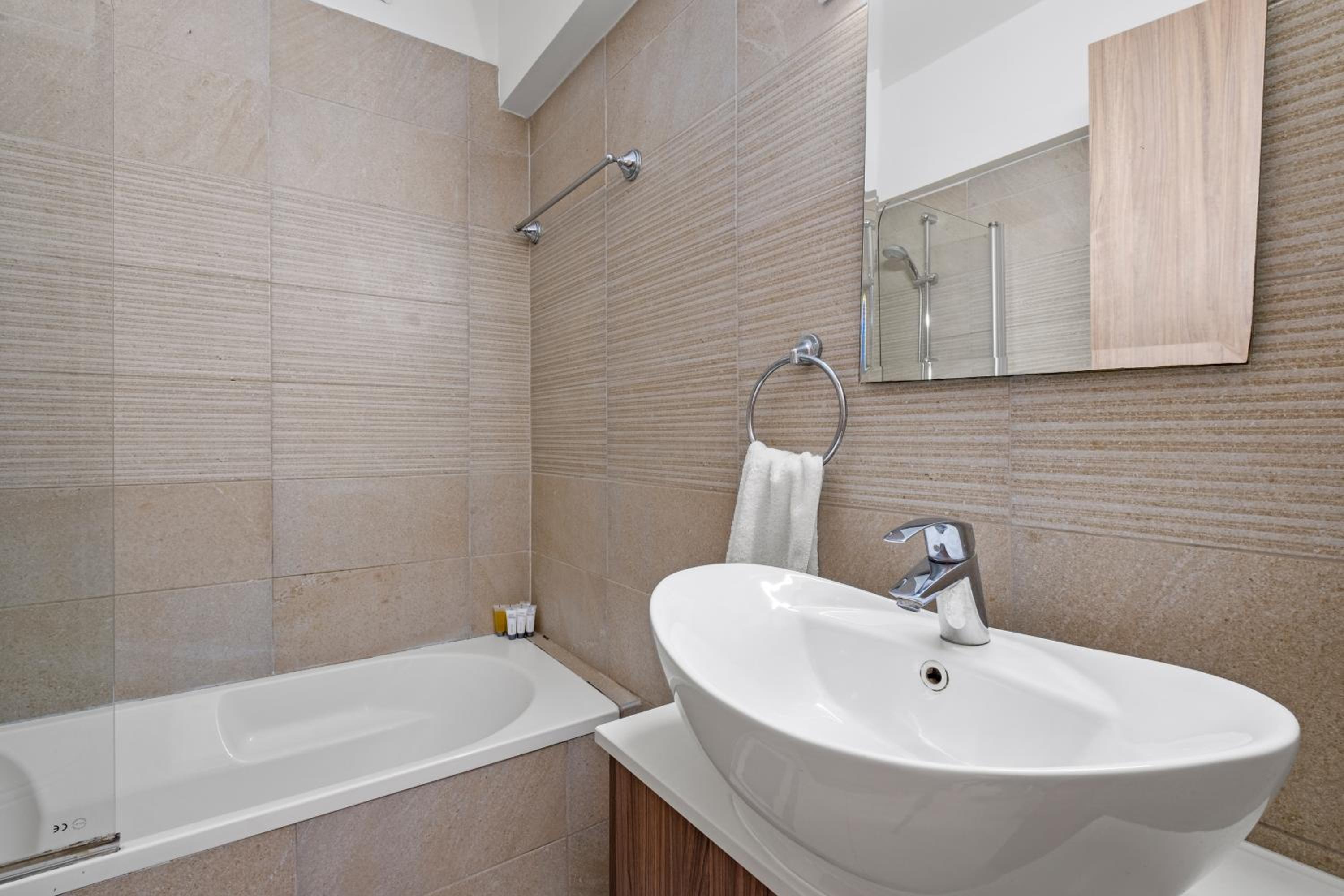 Downtown 2 Bedroom Apartment