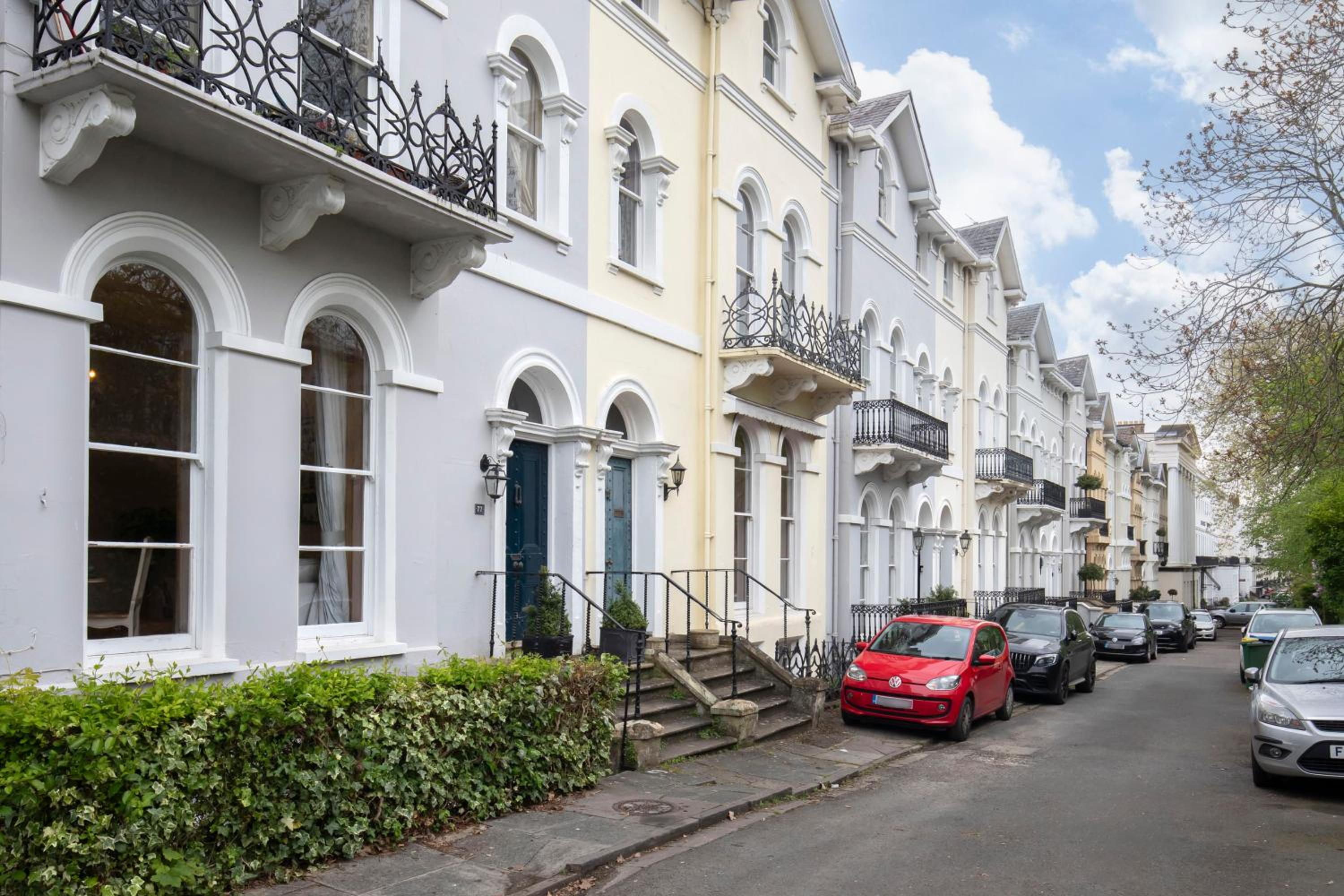 Beautiful Two Bedroom Regency Apartment view 2