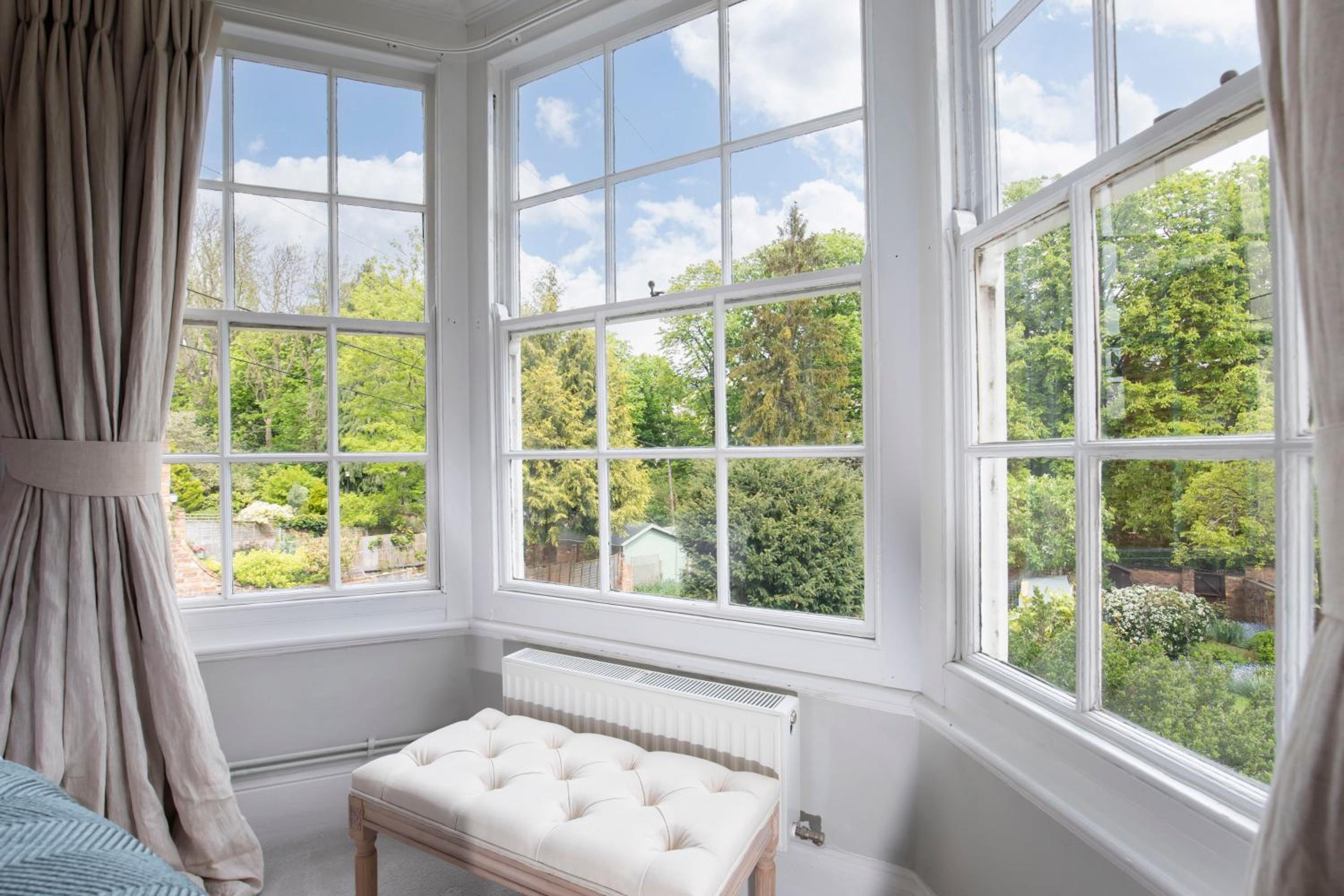 Beautiful Two Bedroom Regency Apartment view 4