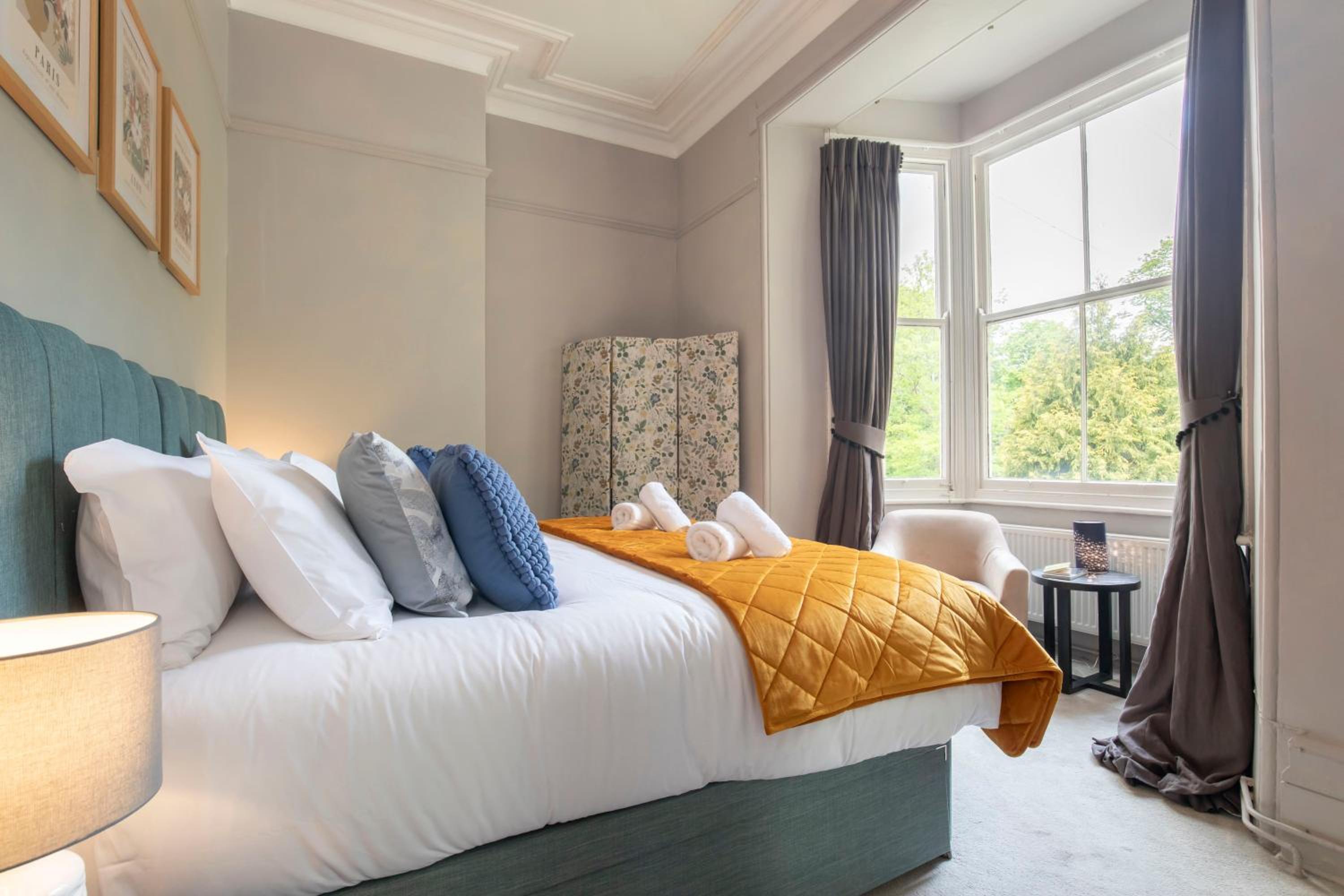 Beautiful Two Bedroom Regency Apartment view 5