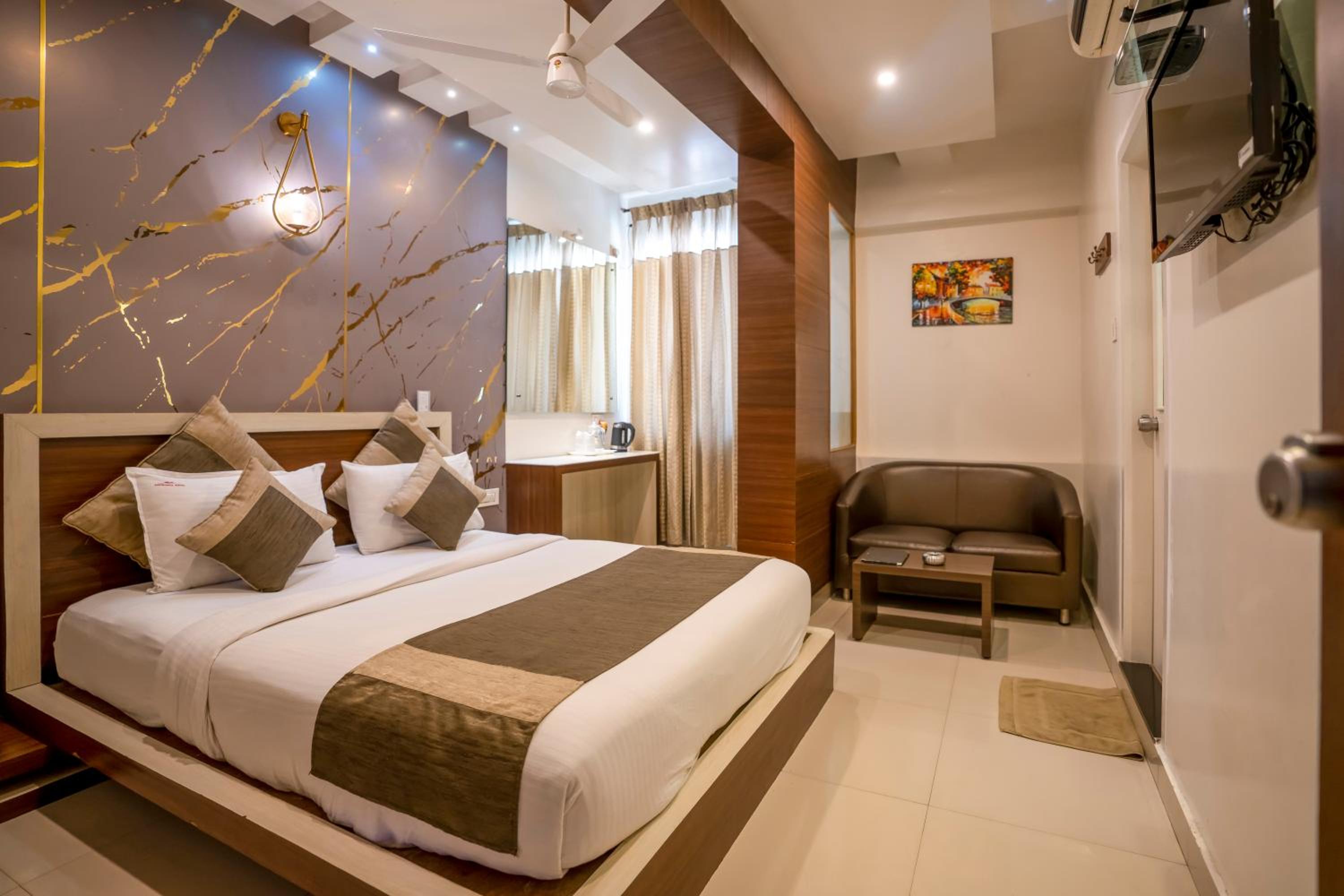 Aishwarya Suites