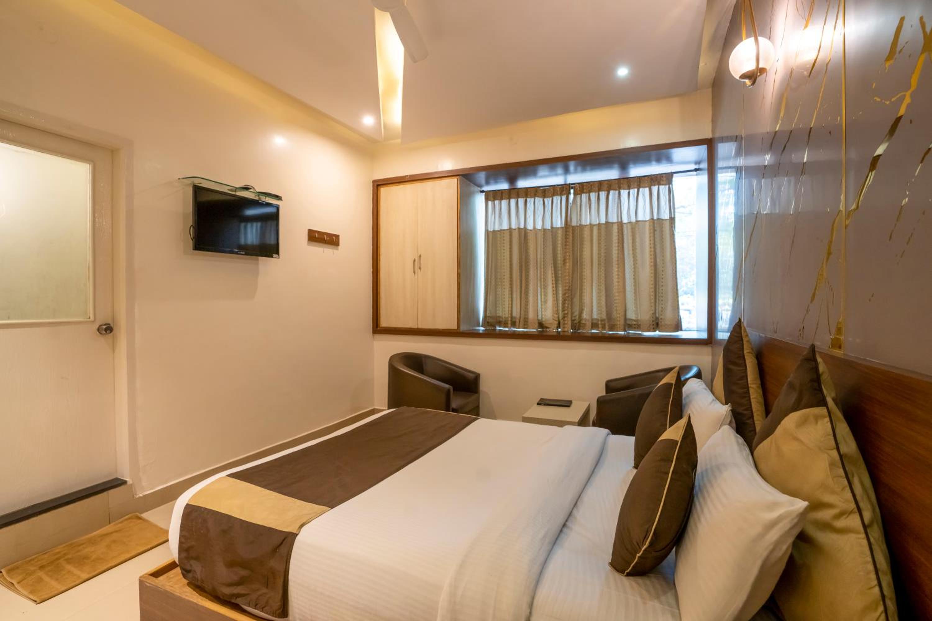 Aishwarya Suites