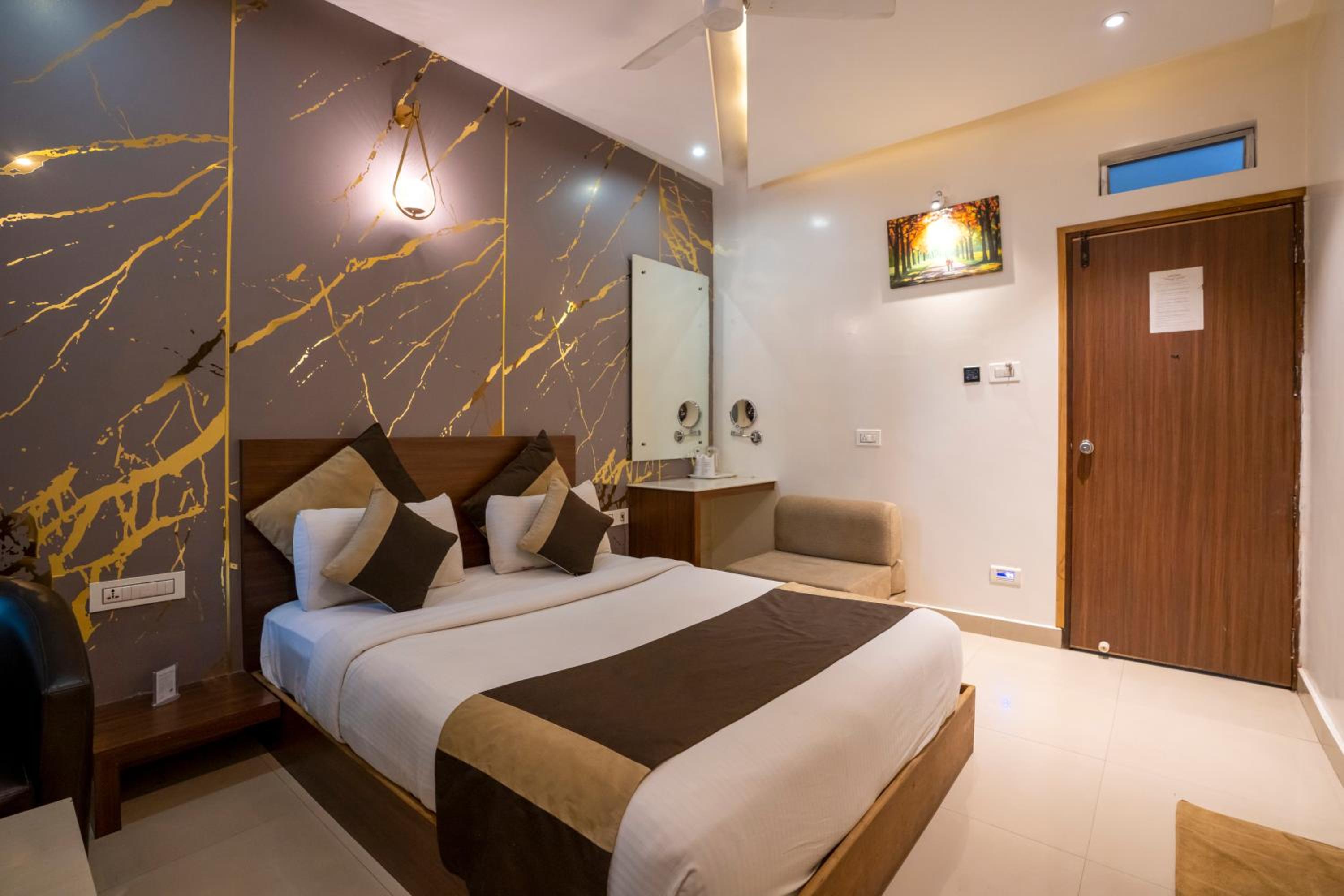 Aishwarya Suites
