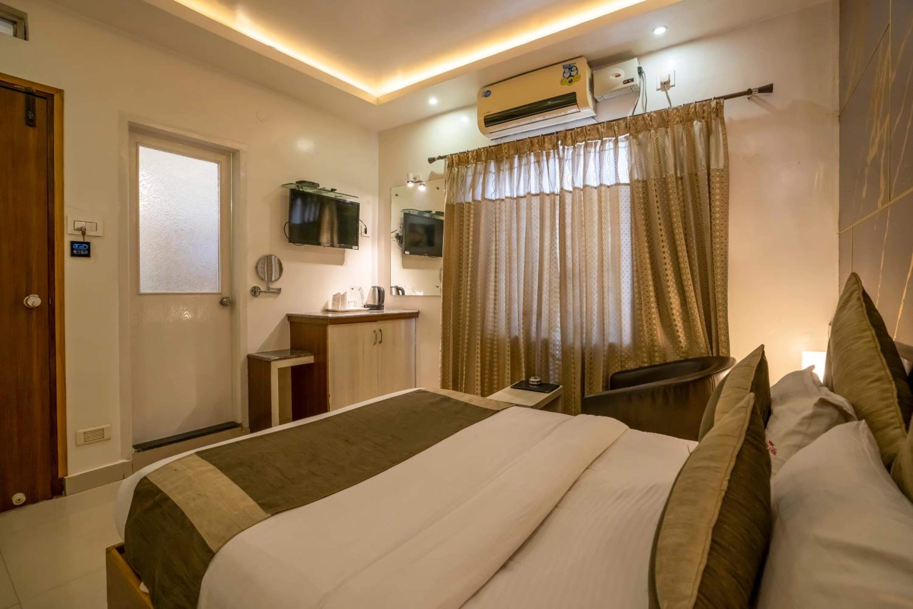 Aishwarya Suites