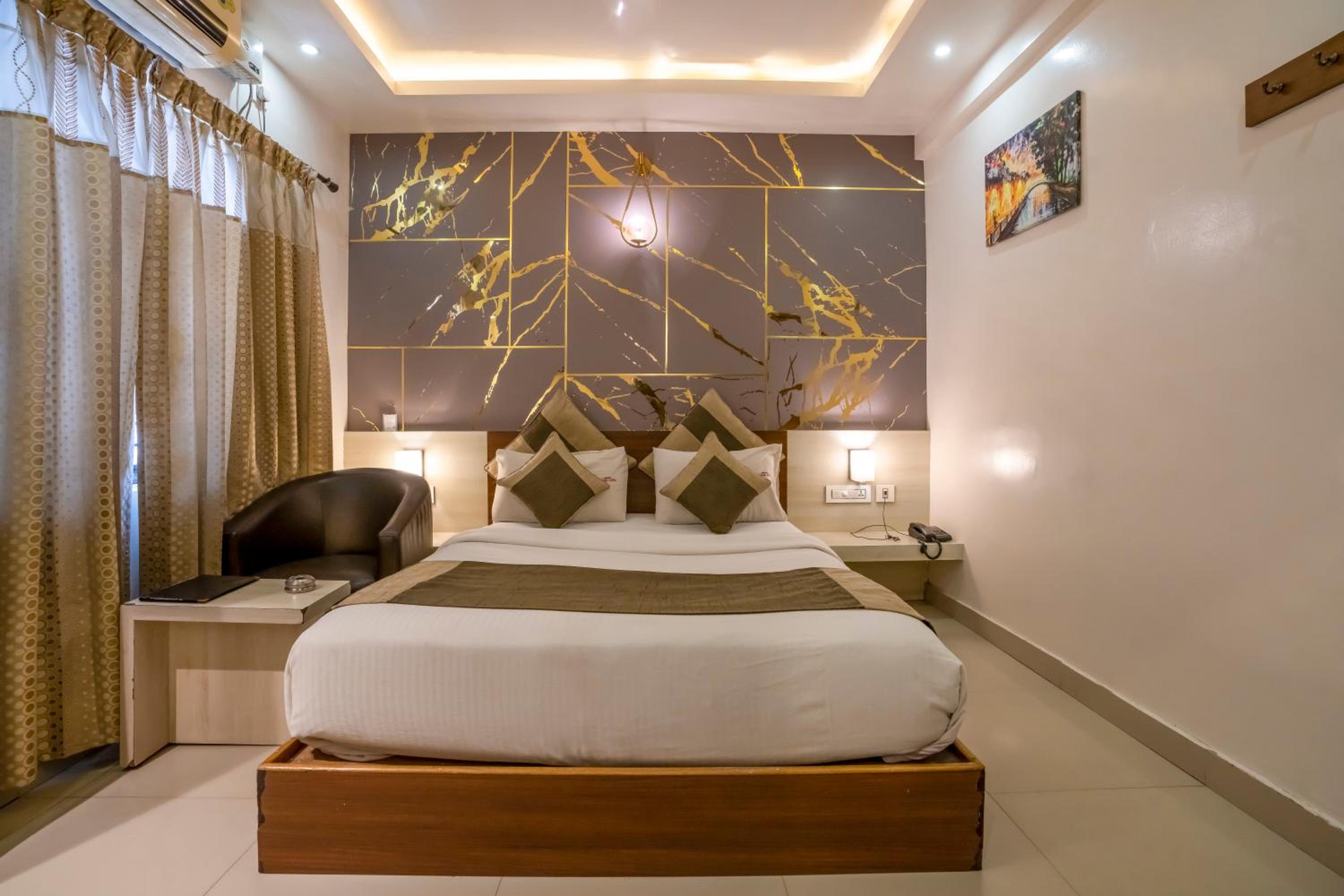Aishwarya Suites