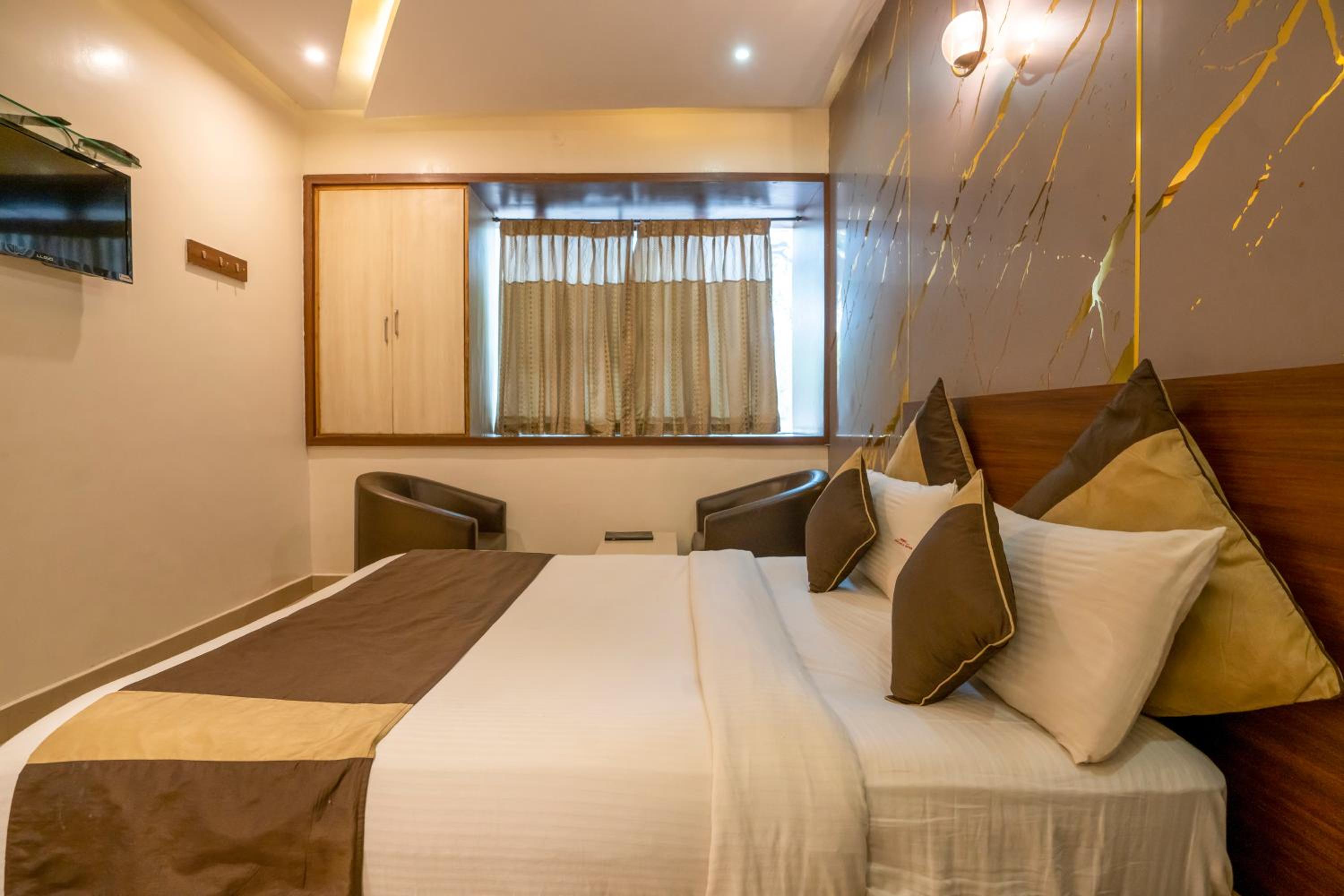 Aishwarya Suites