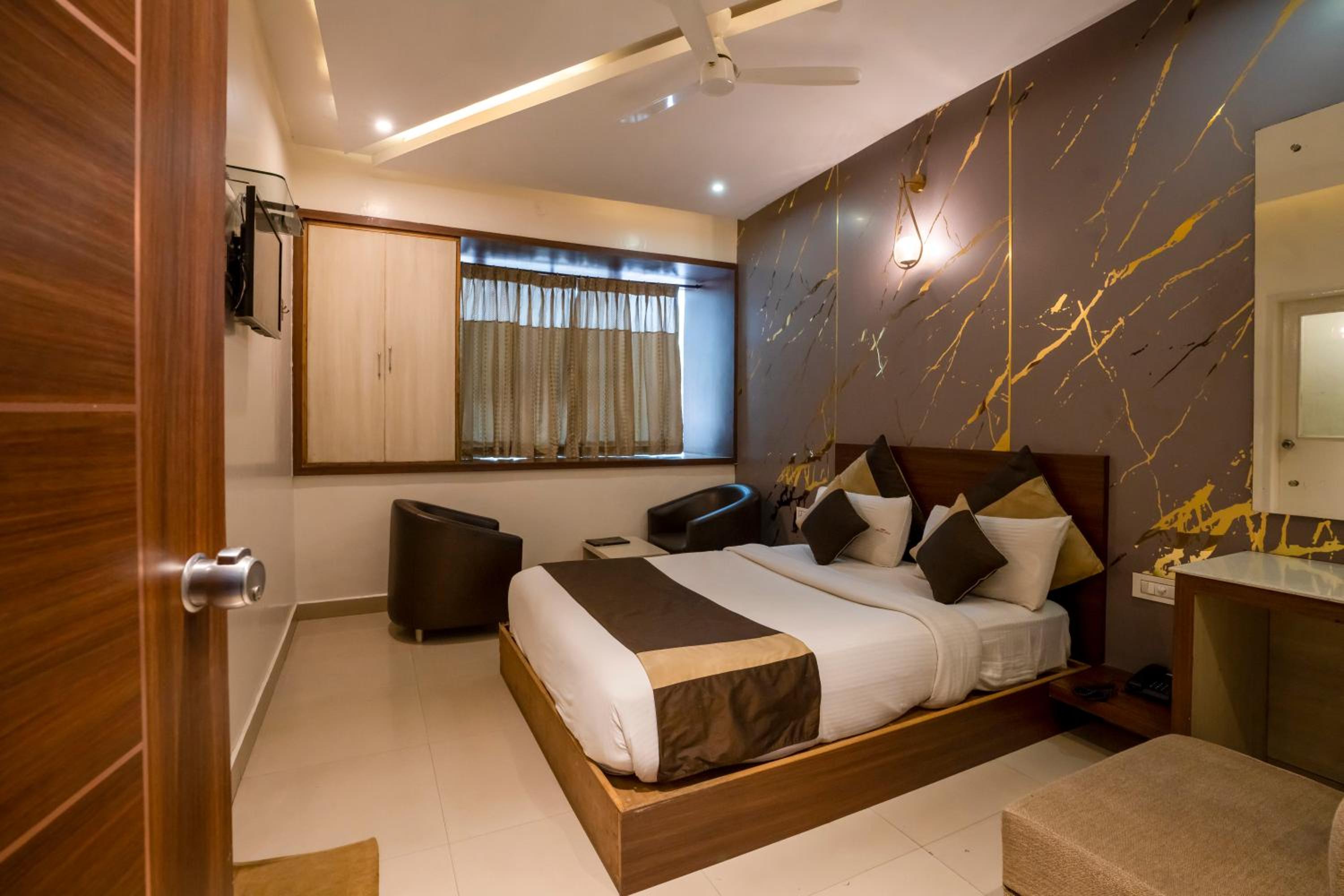 Aishwarya Suites
