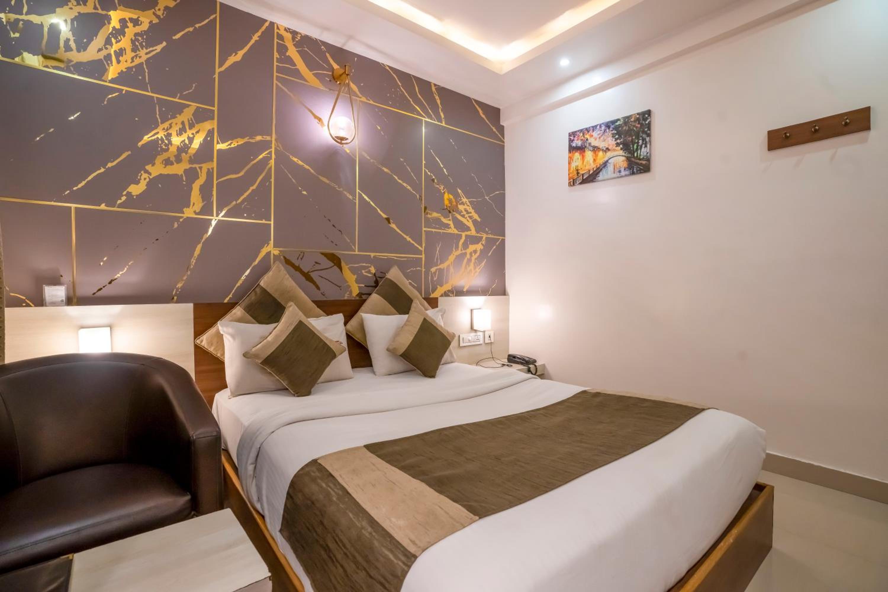 Aishwarya Suites
