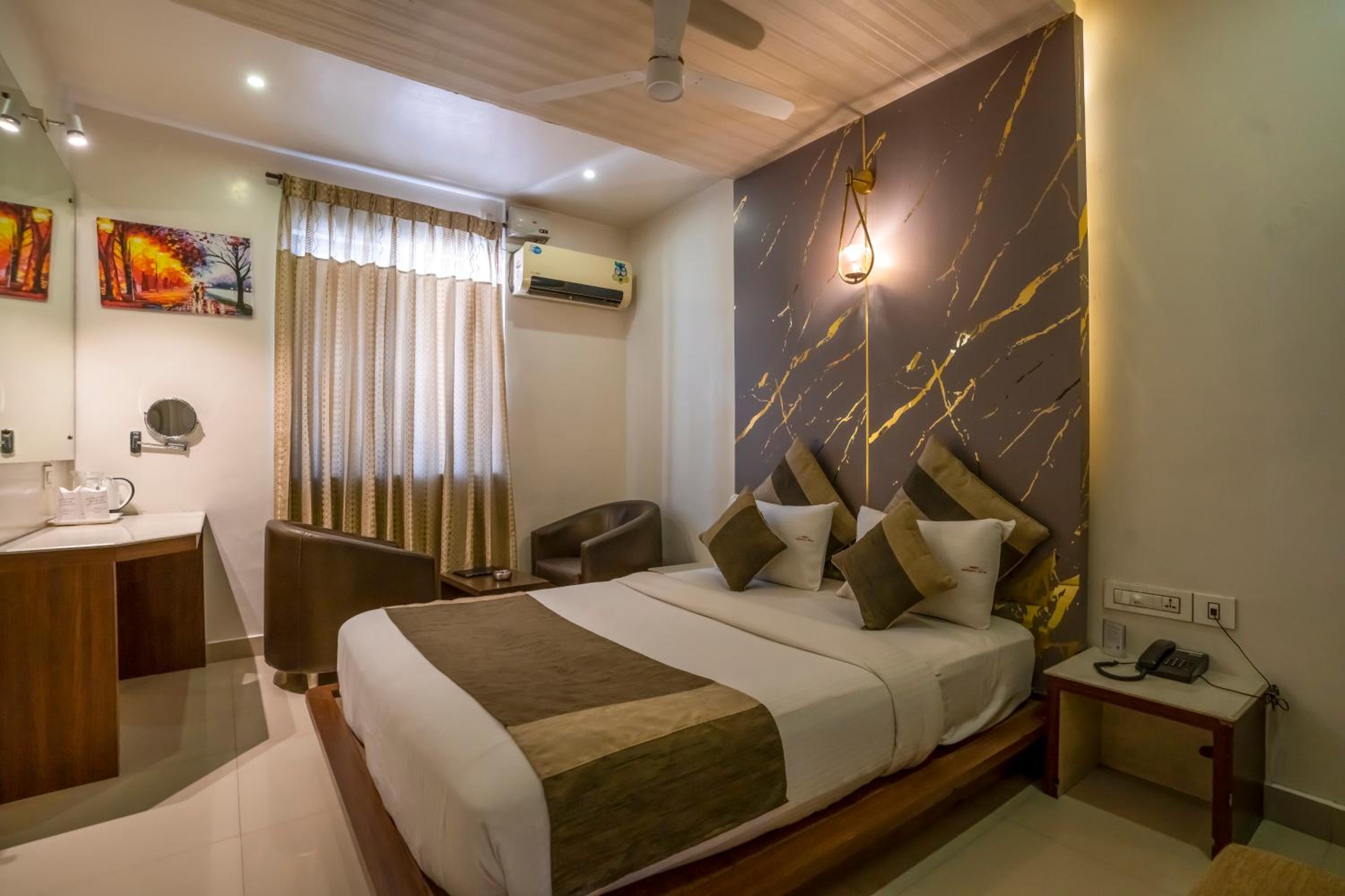 Aishwarya Suites
