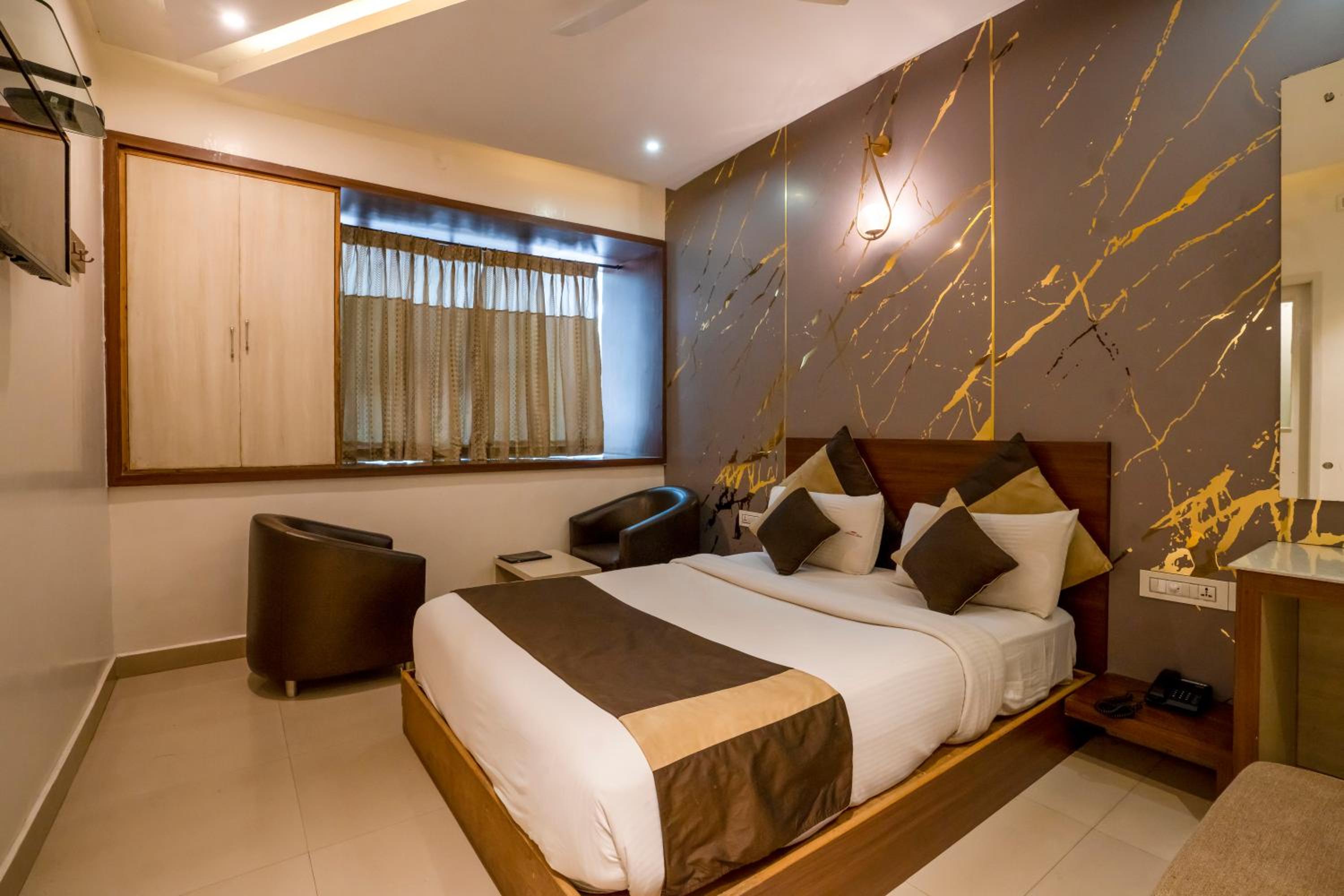 Aishwarya Suites