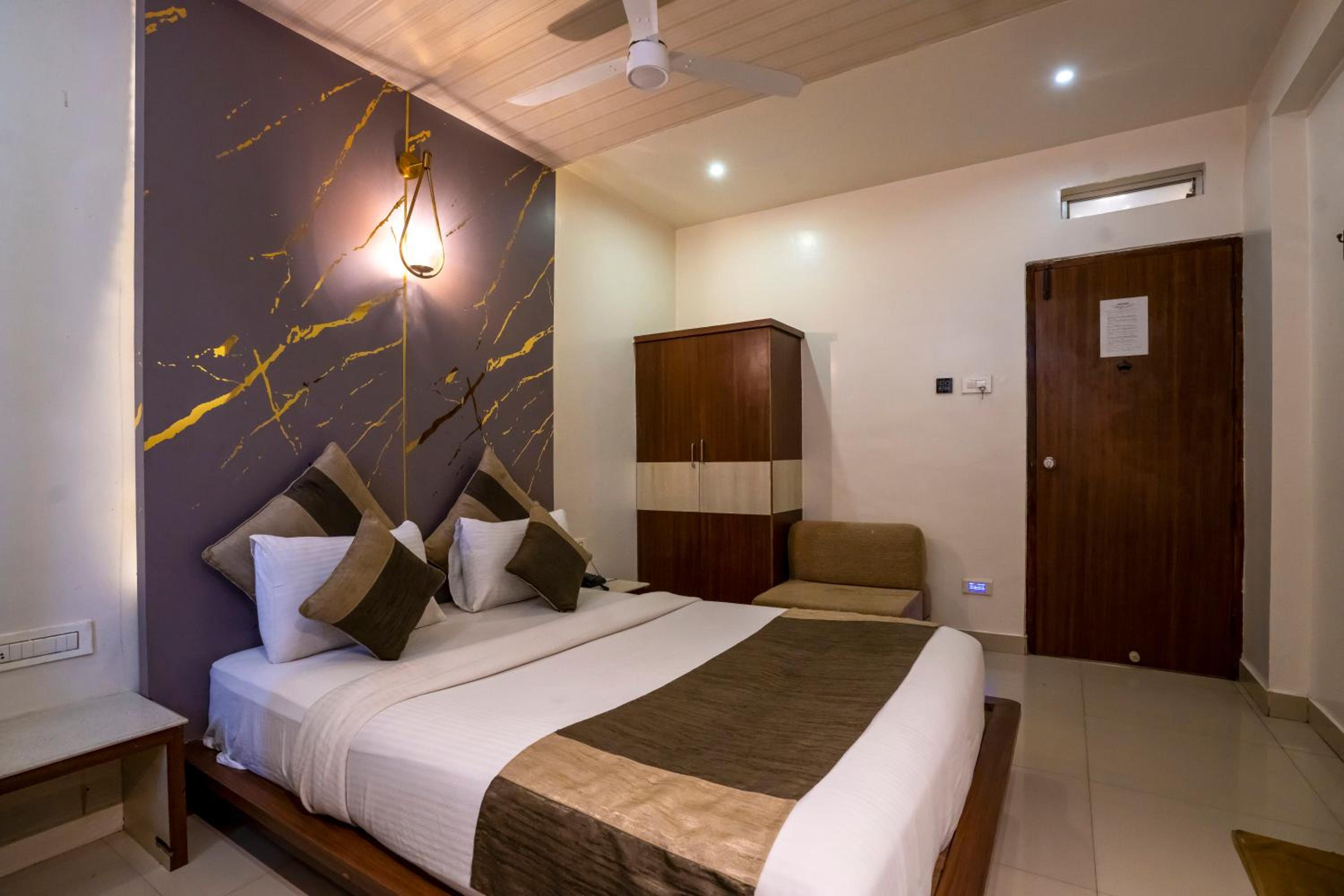 Aishwarya Suites