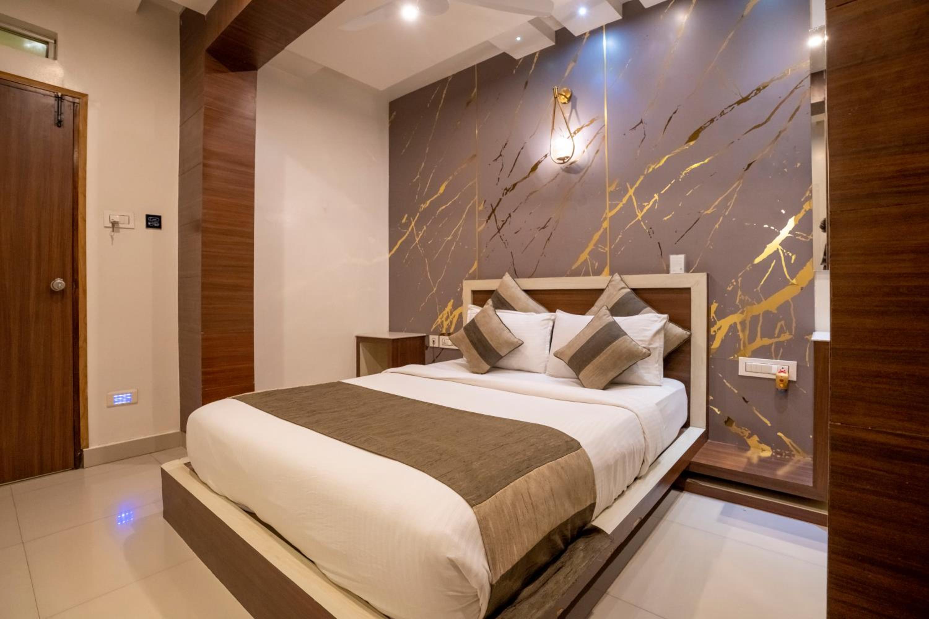 Aishwarya Suites
