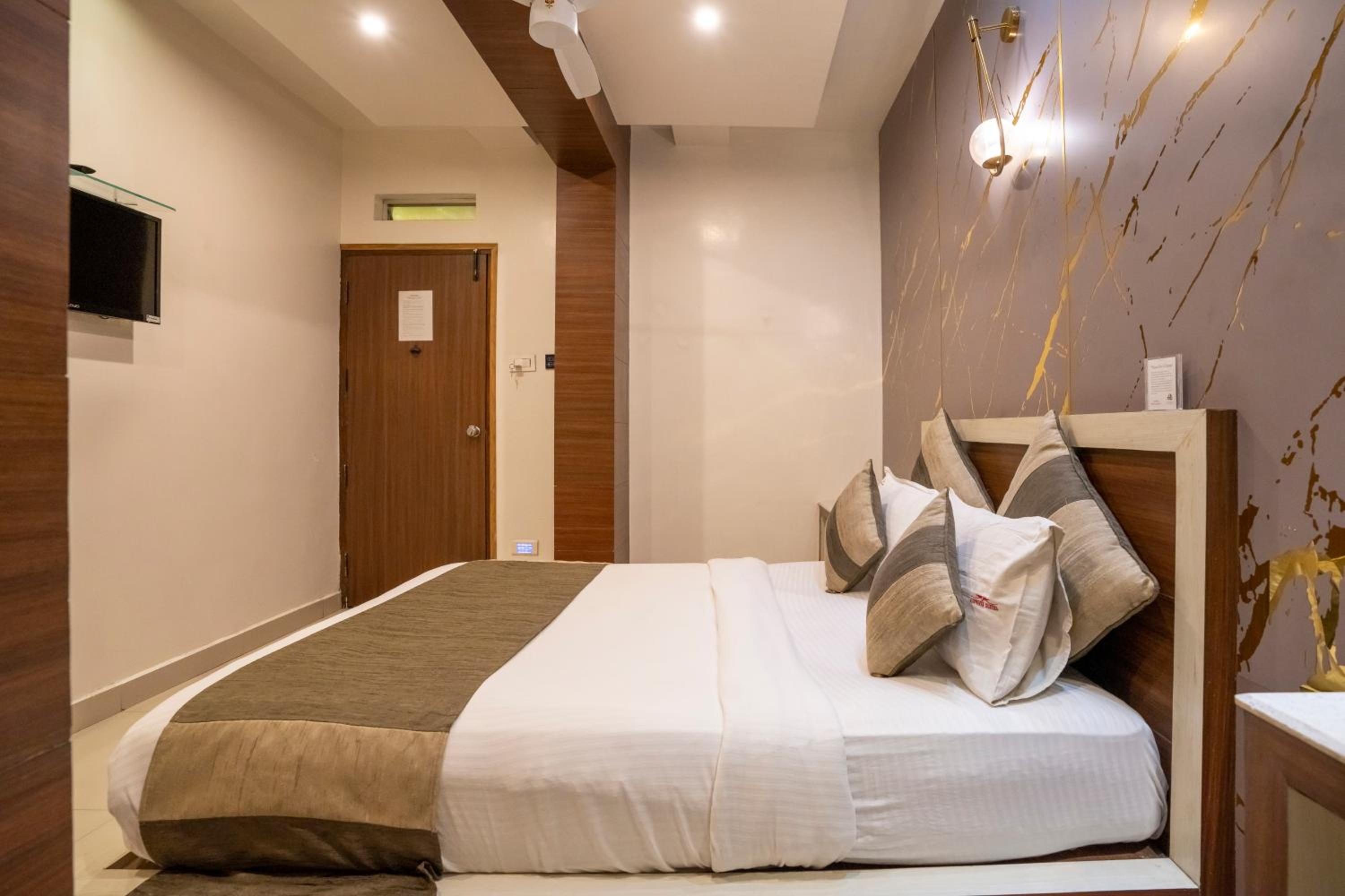 Aishwarya Suites